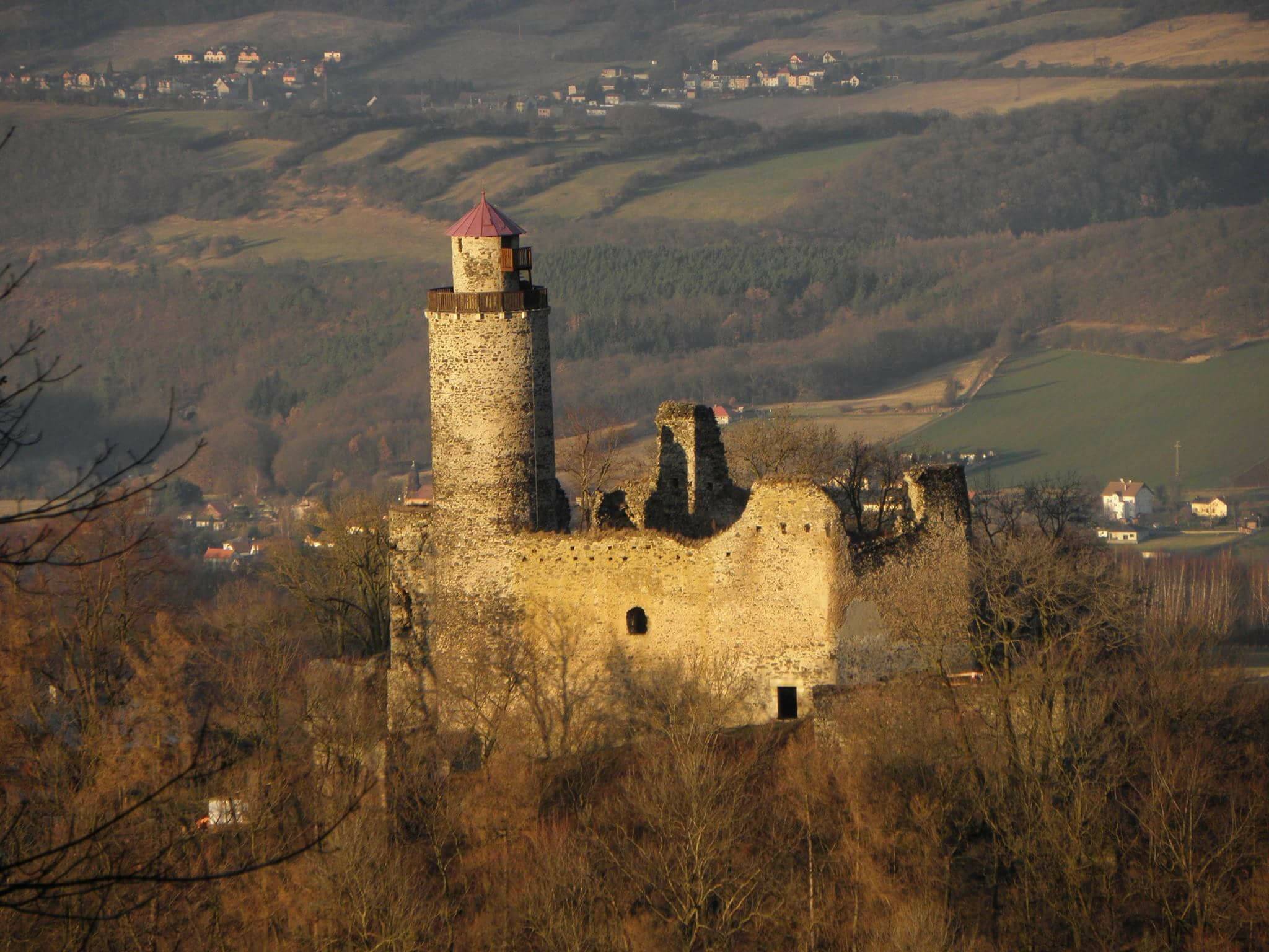Spolek pro záchranu hradu Kostomlaty foto 2
