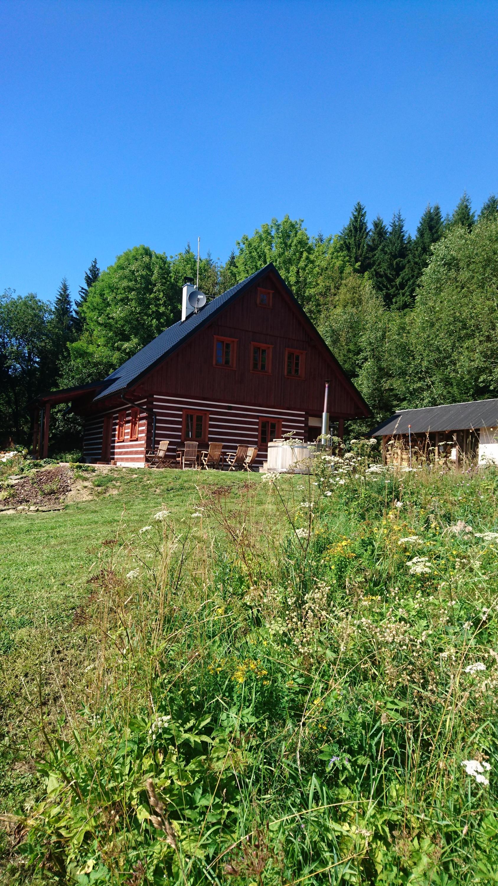 Roubenka pod lesem foto 4