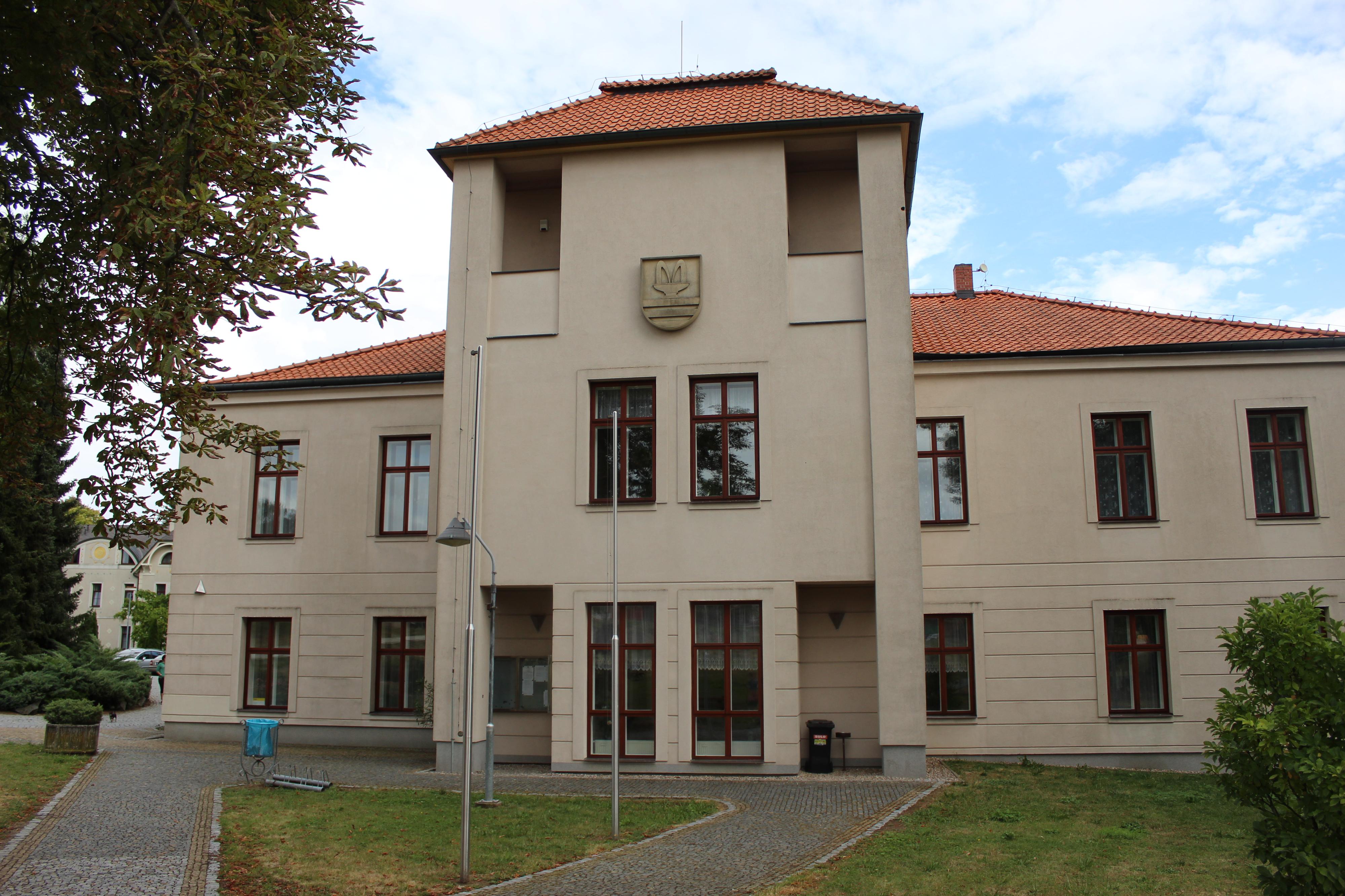 Velichovky - obecní úřad foto 2