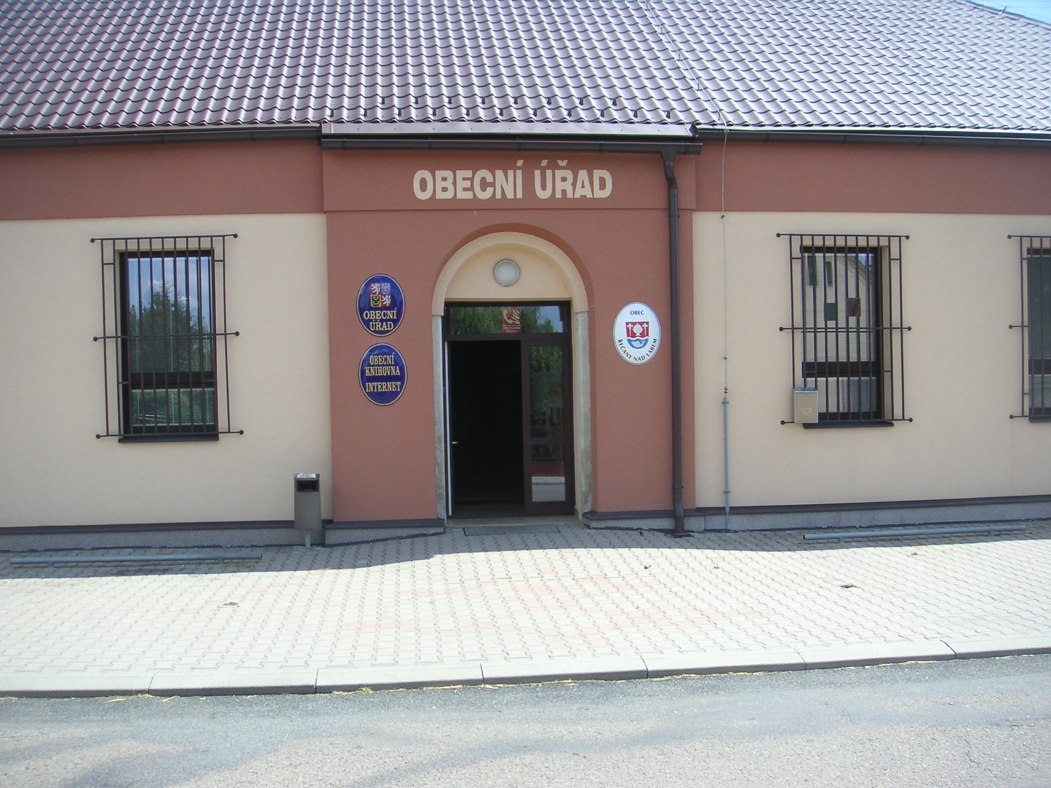 Řečany nad Labem - obecní úřad foto 1