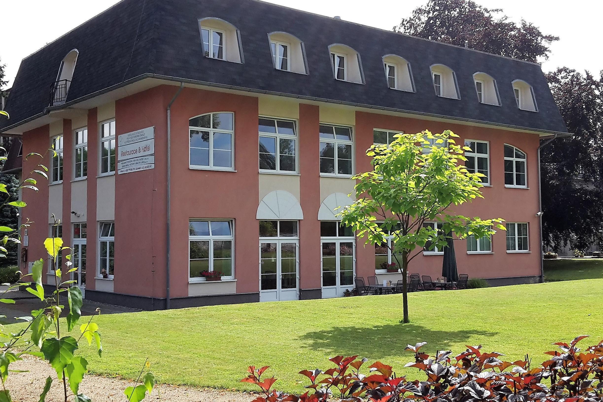 Vzdělávací středisko a hotel foto 1