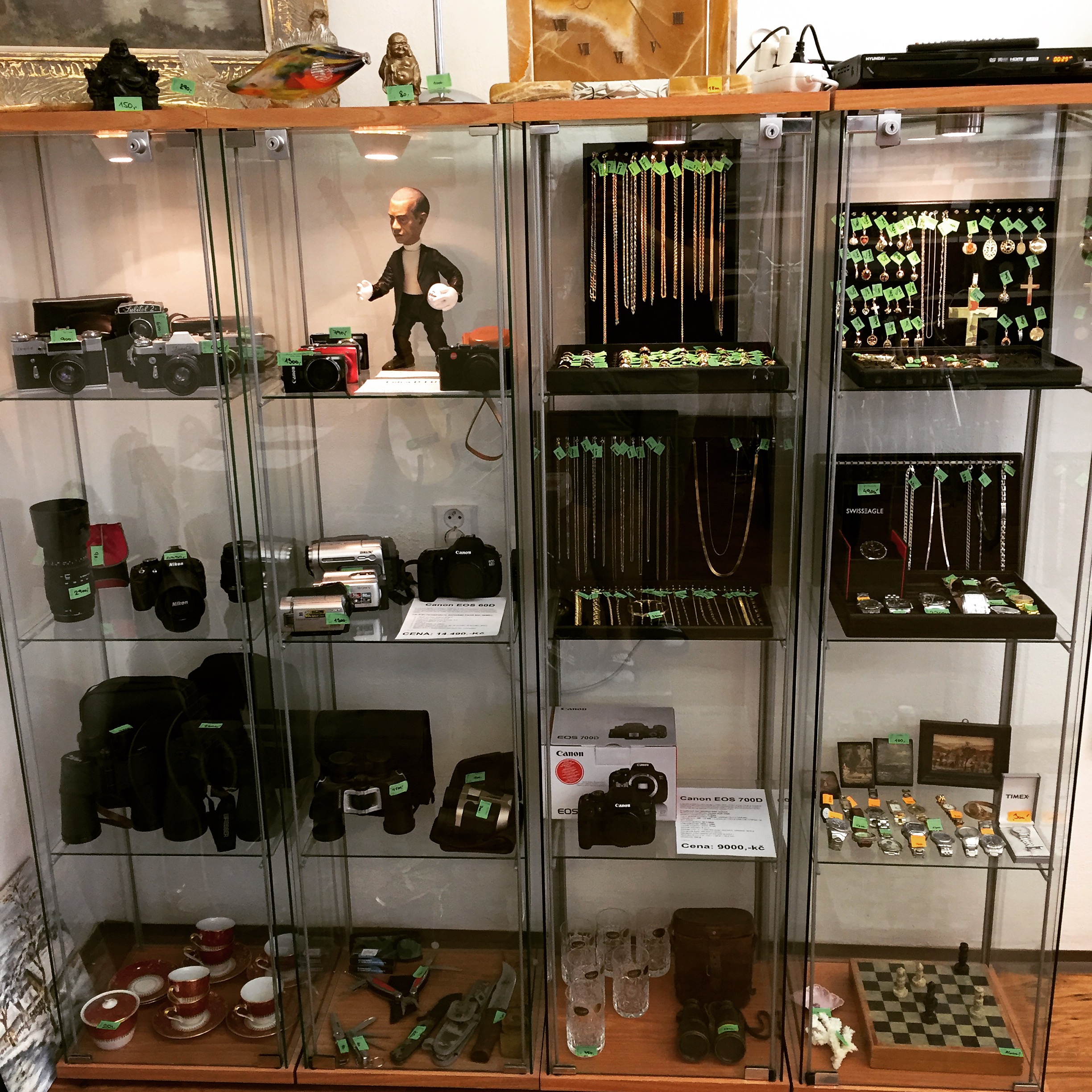 Zastavárna a Bazar - U radnice foto 2