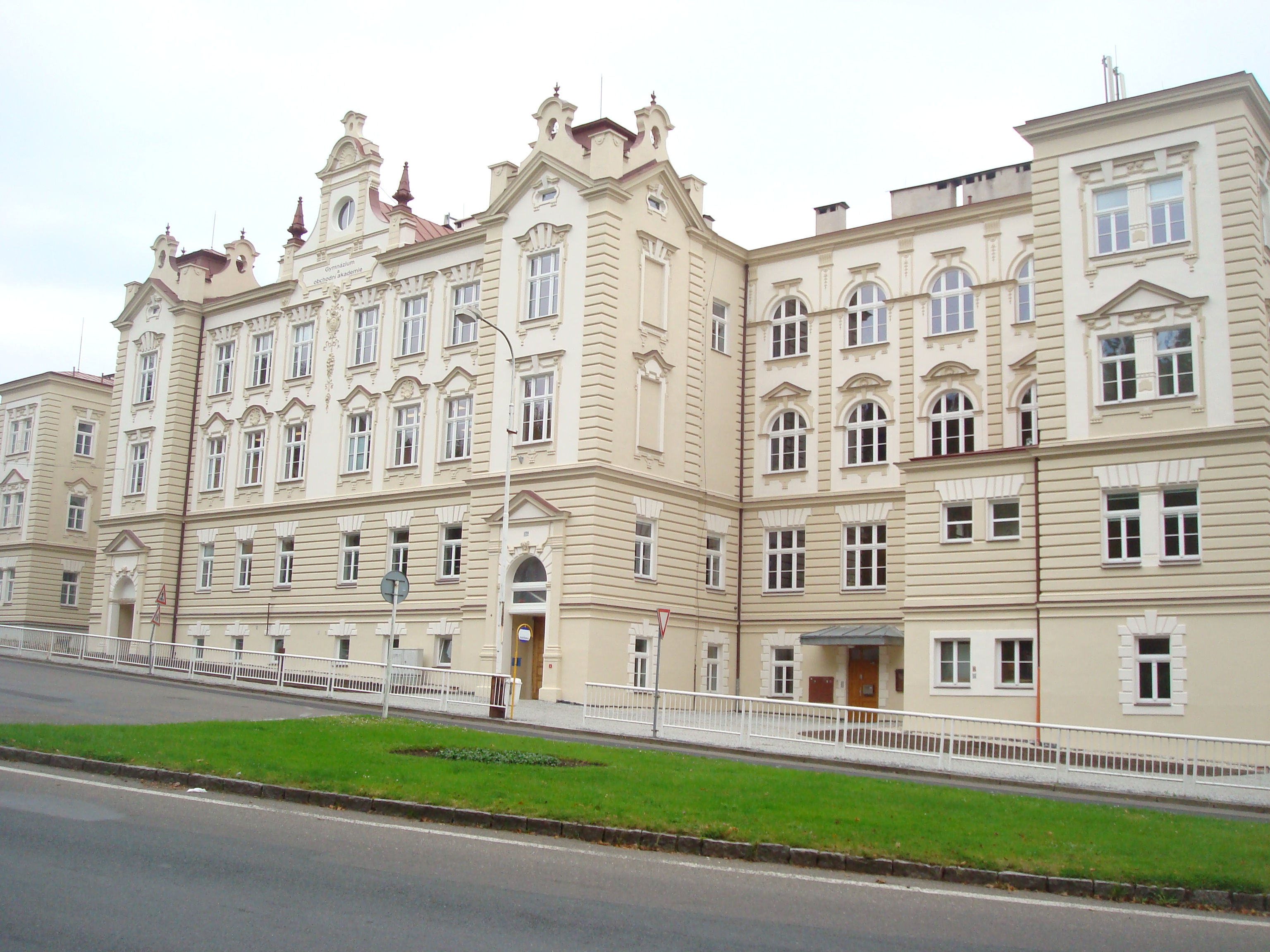 Gymnázium a obchodní akademie Mariánské Lázně foto 3
