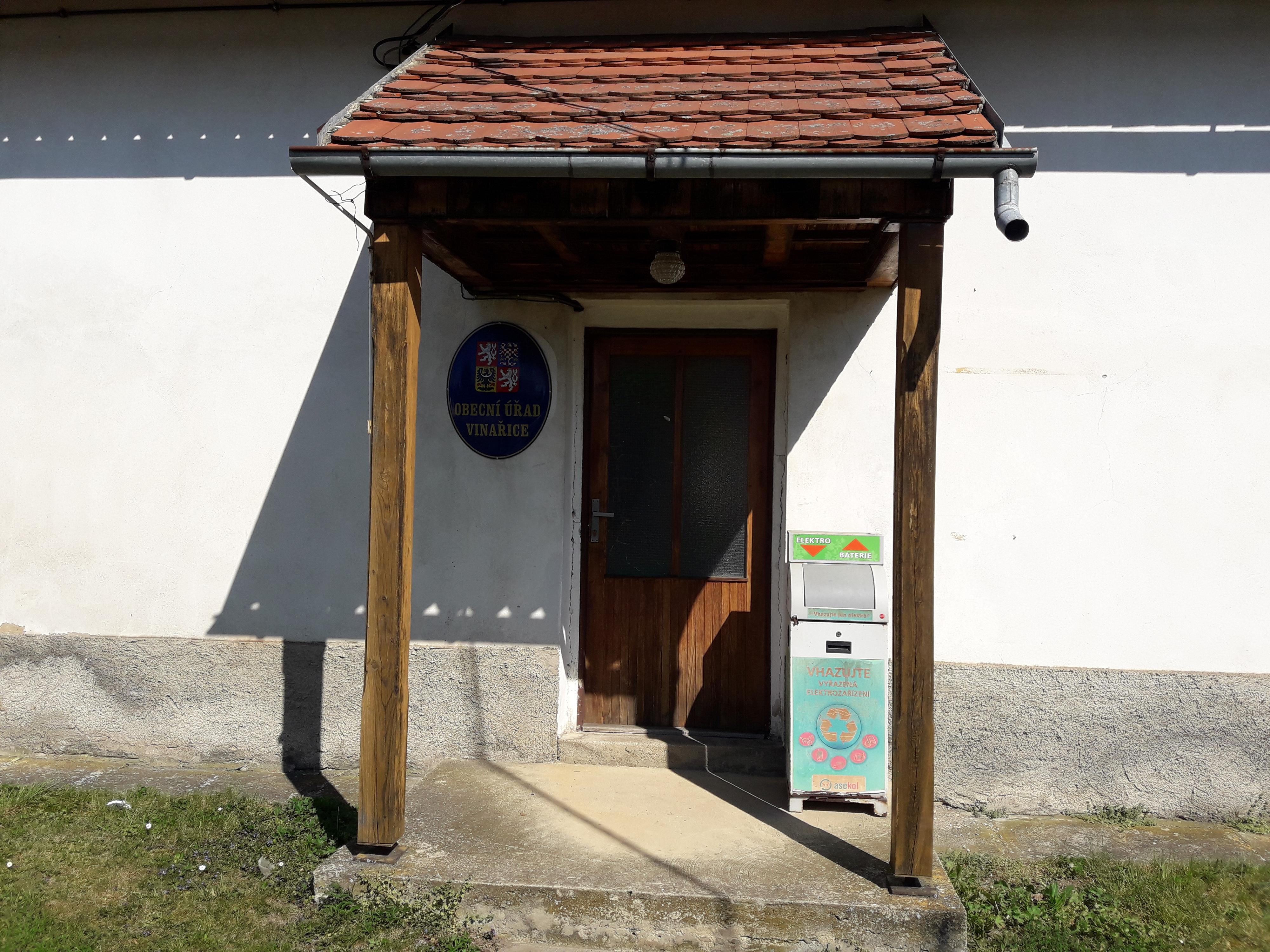 Vinařice - obecní úřad foto 2