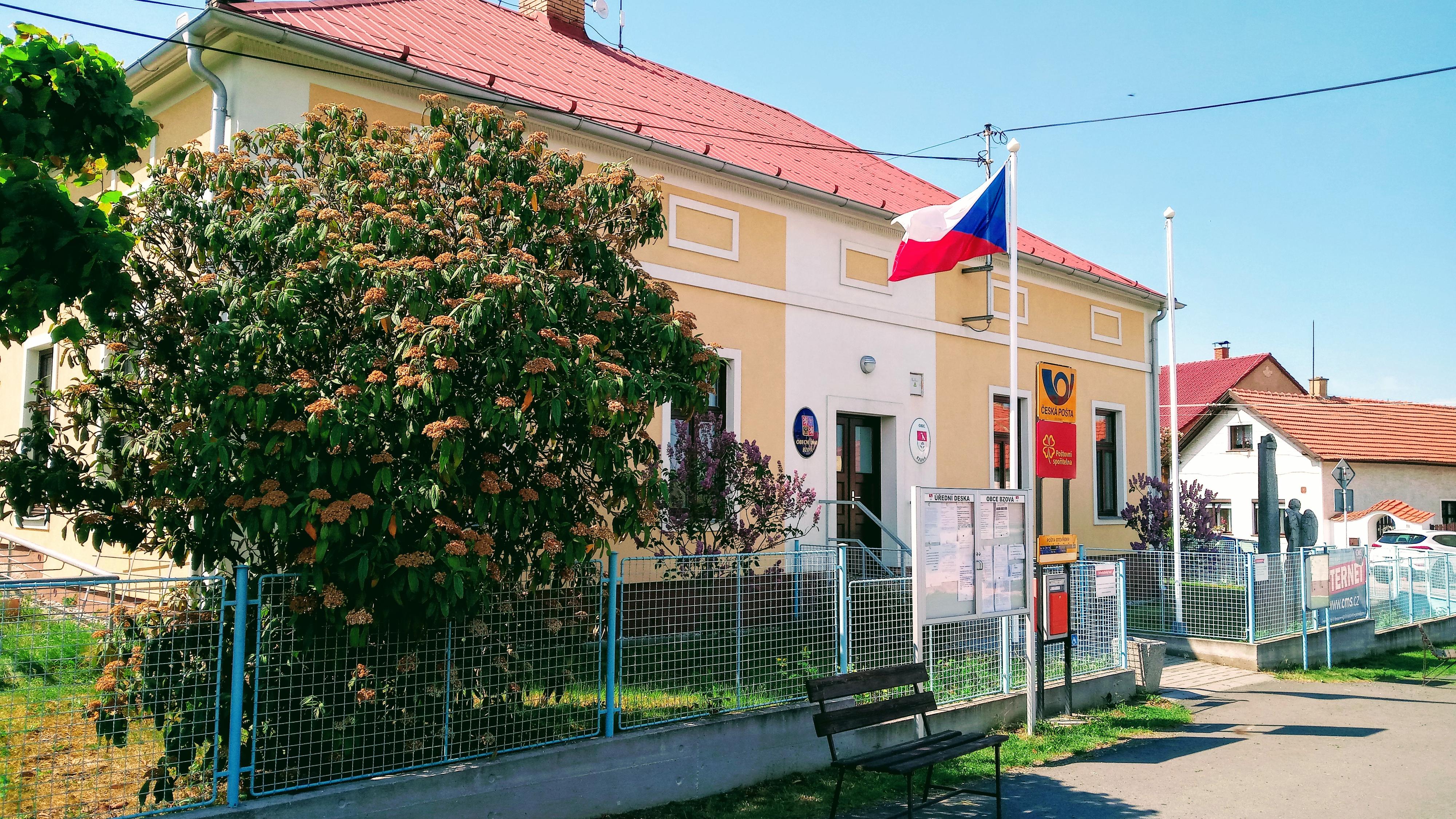 Bzová - obecní úřad foto 2