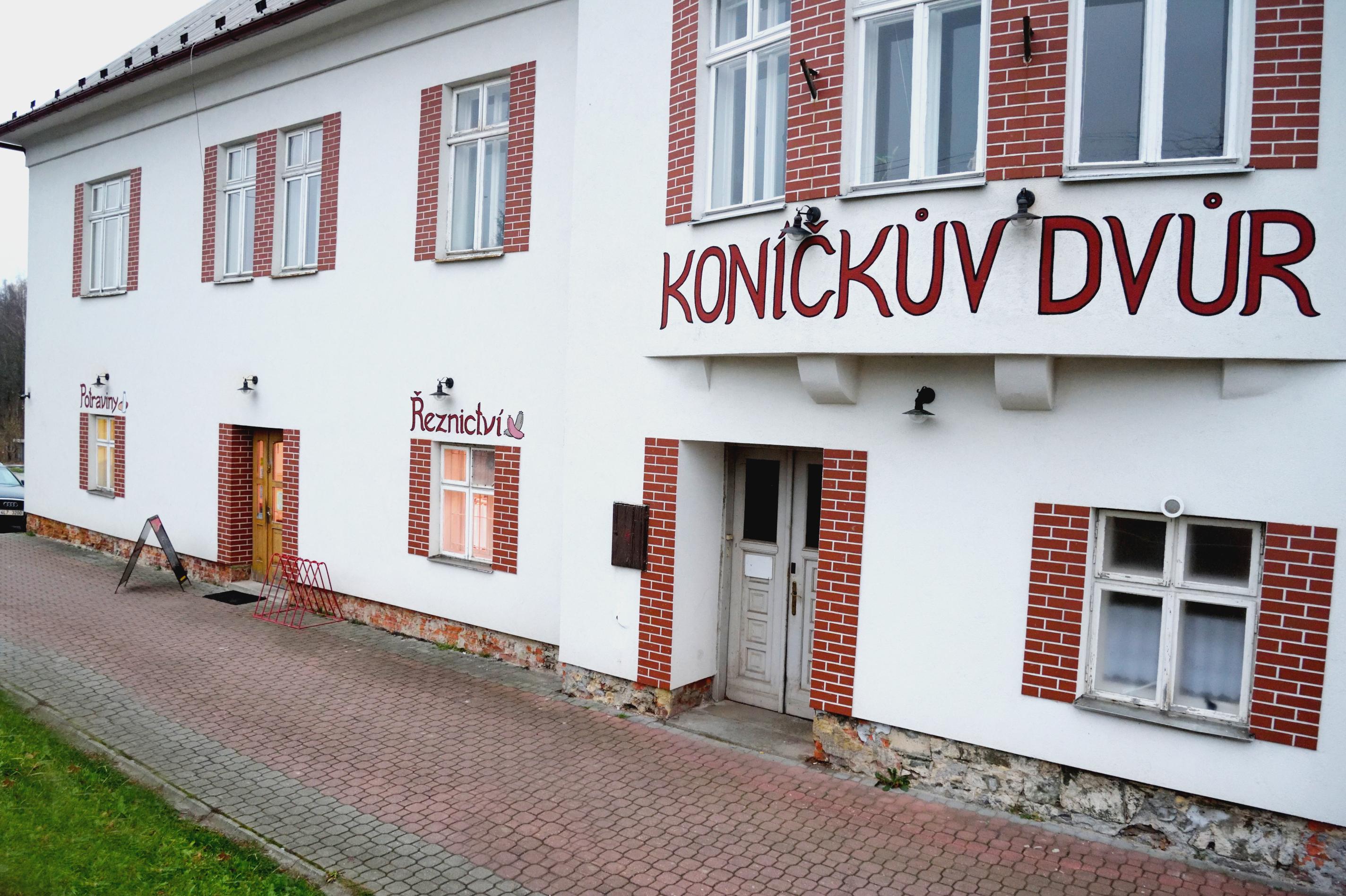 Koňotéka Koníčkův dvůr