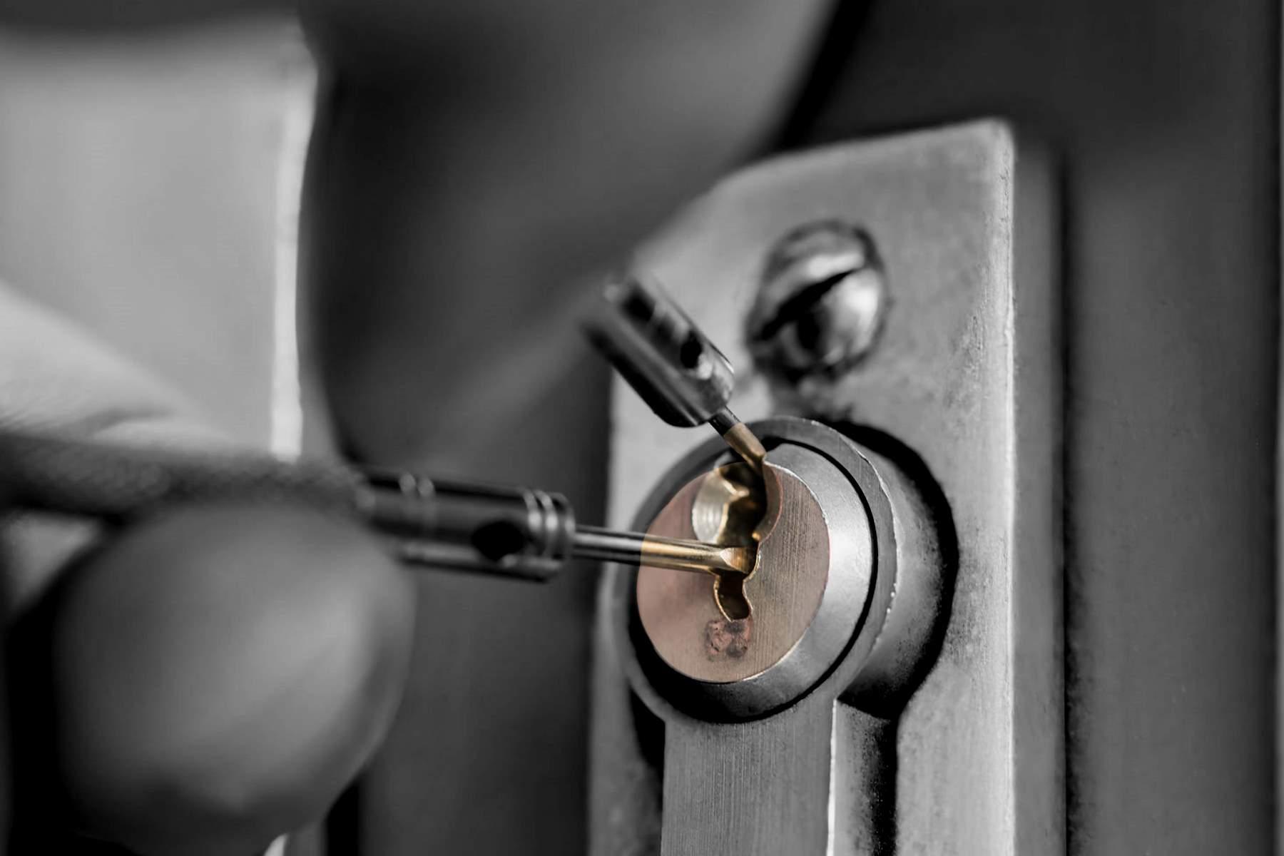 Zámečník pohotovost - Ladislav Charvát