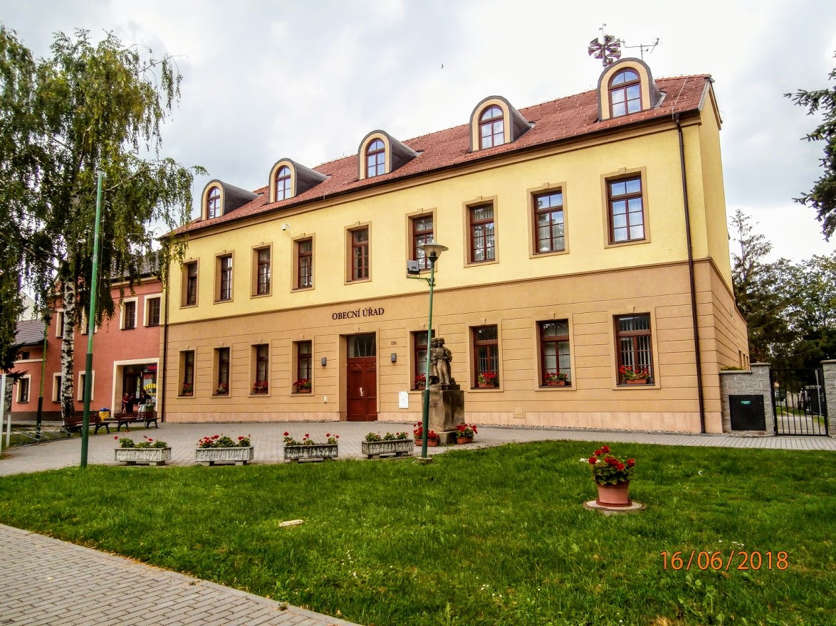 Velká nad Veličkou - obecní úřad foto 2