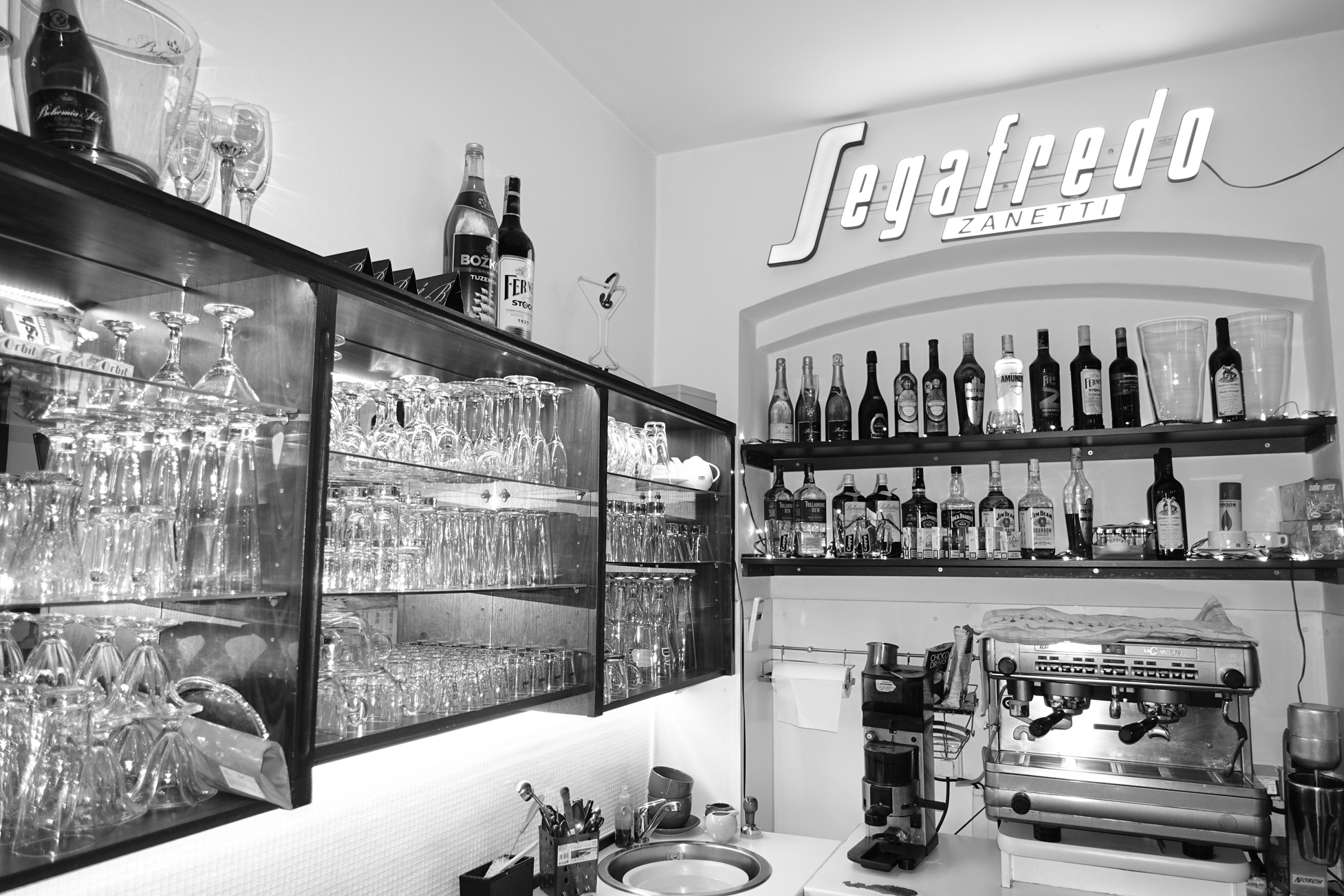 Industry Caffe Bar foto 3