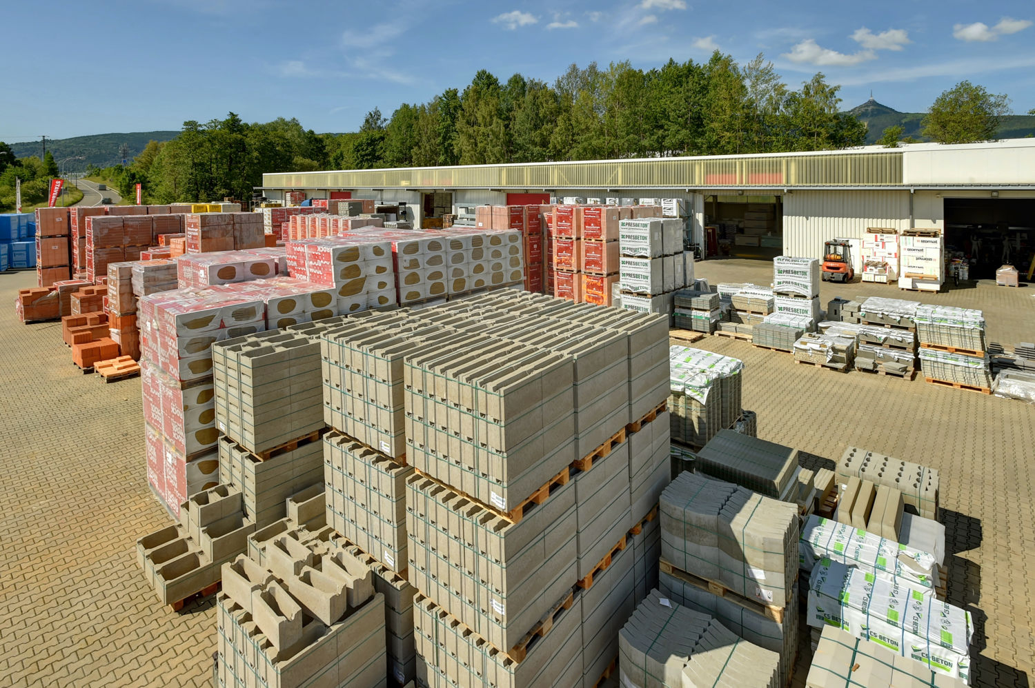 IZOMAT stavebniny foto 2