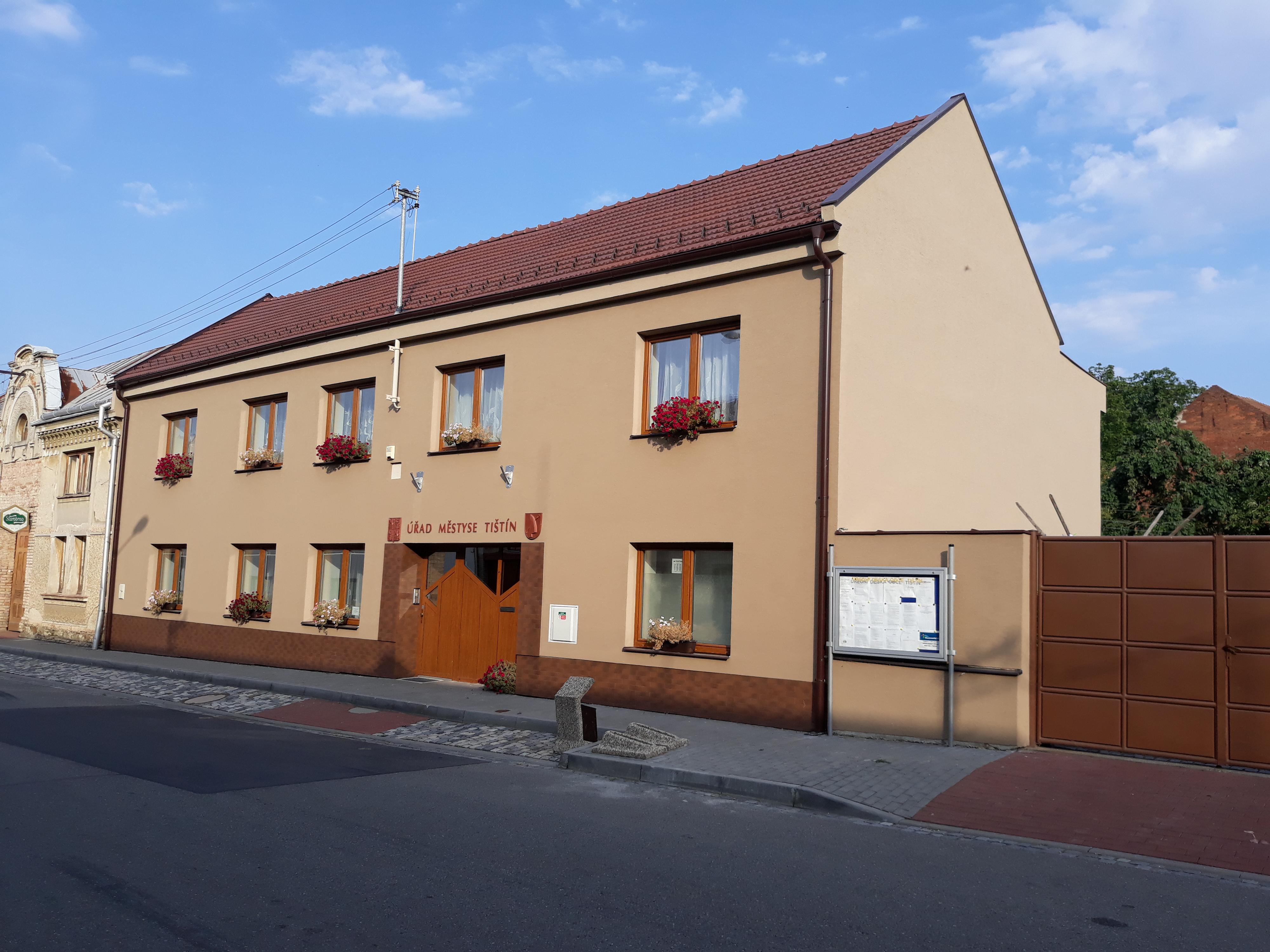 Tištín - úřad městyse foto 2