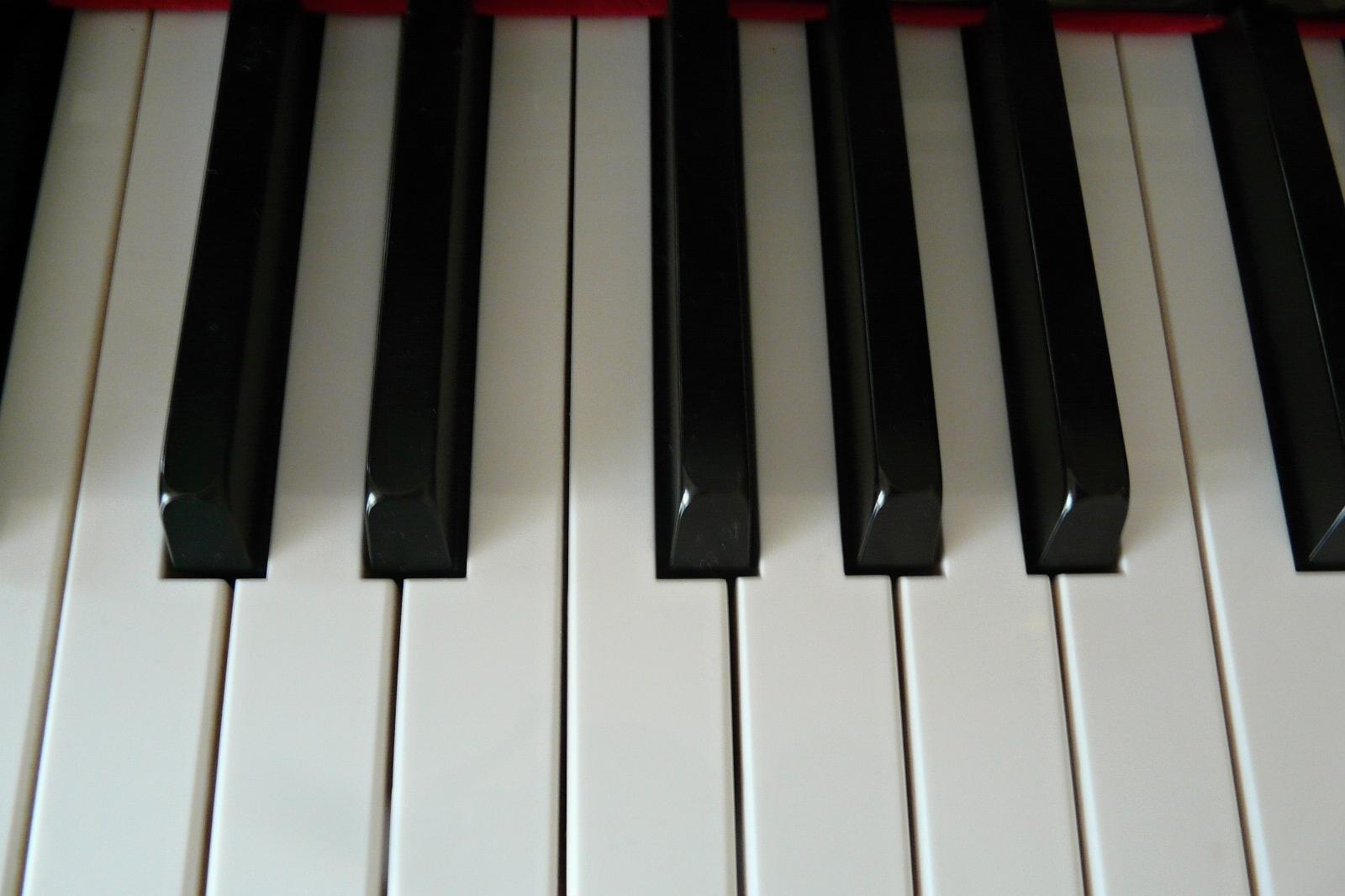 Ladění a opravy klavírů MgA. Vlastimil Jurčík