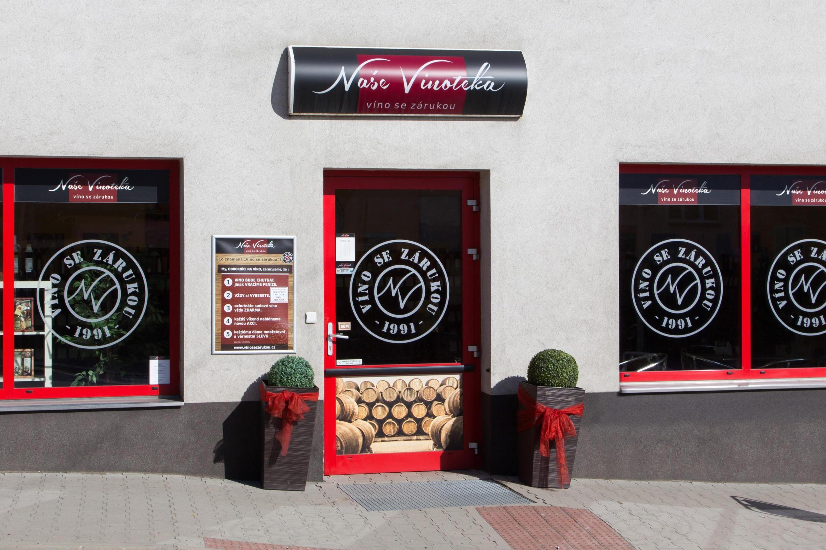 Naše Vinotéka - víno se zárukou