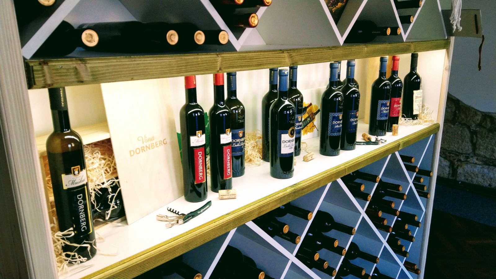 Vinotéka na náměstí foto 3