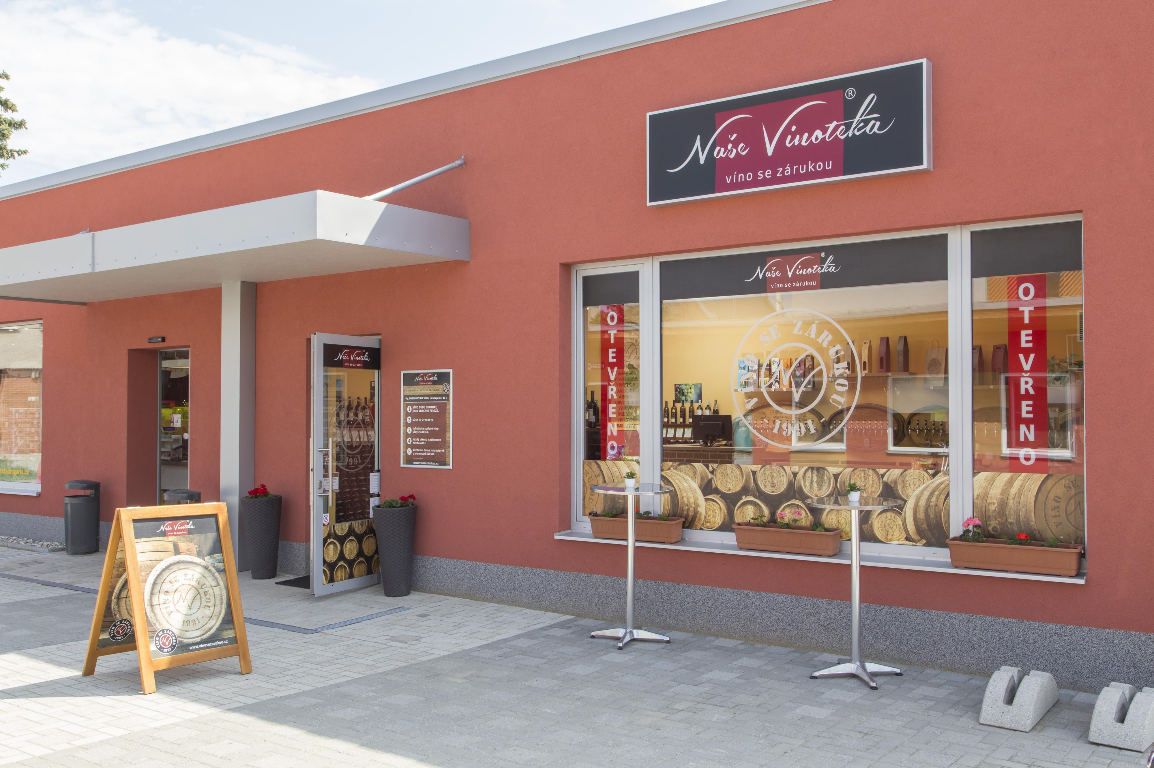 Naše Vinotéka - víno se zárukou