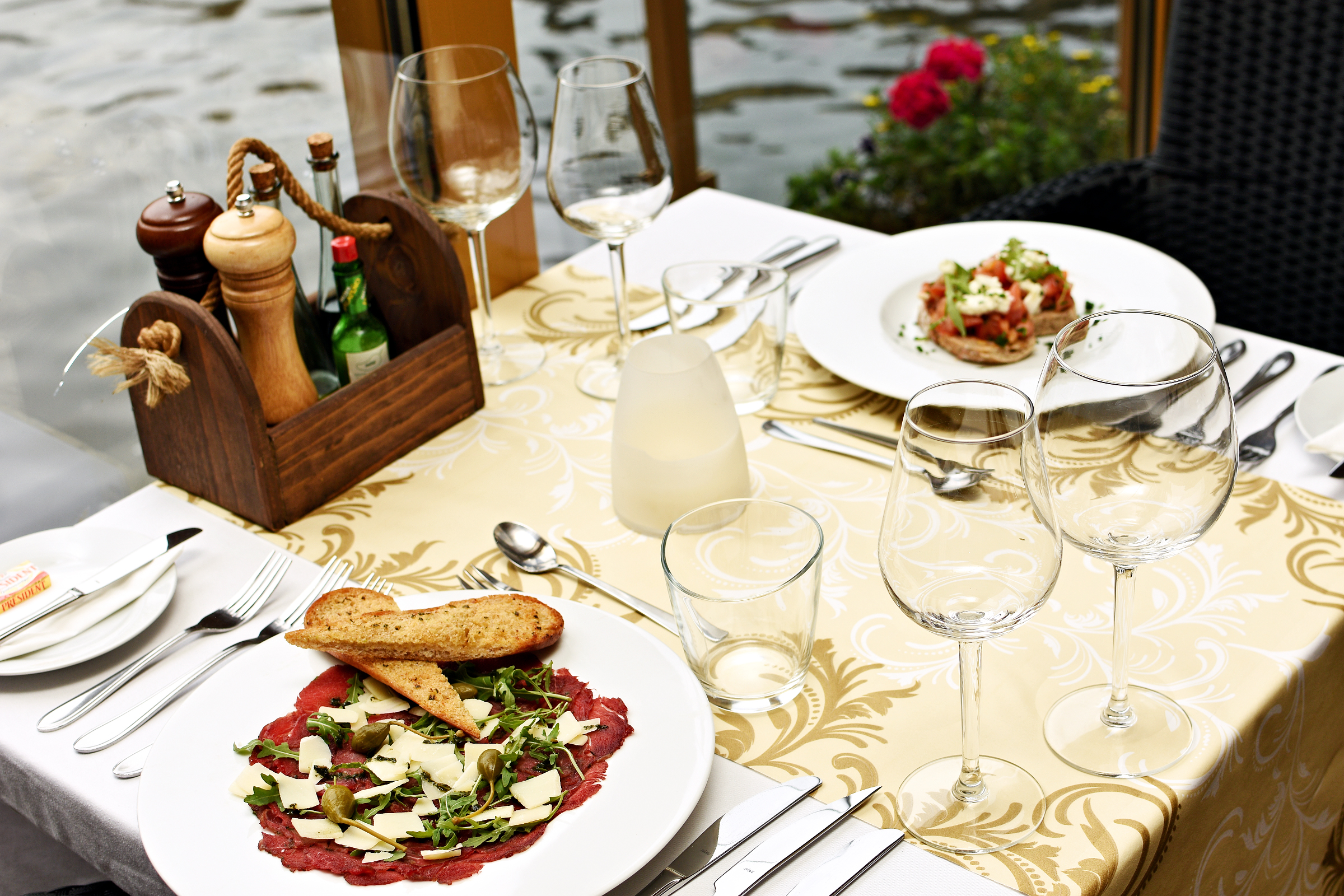 Charles Bridge restaurant foto 1