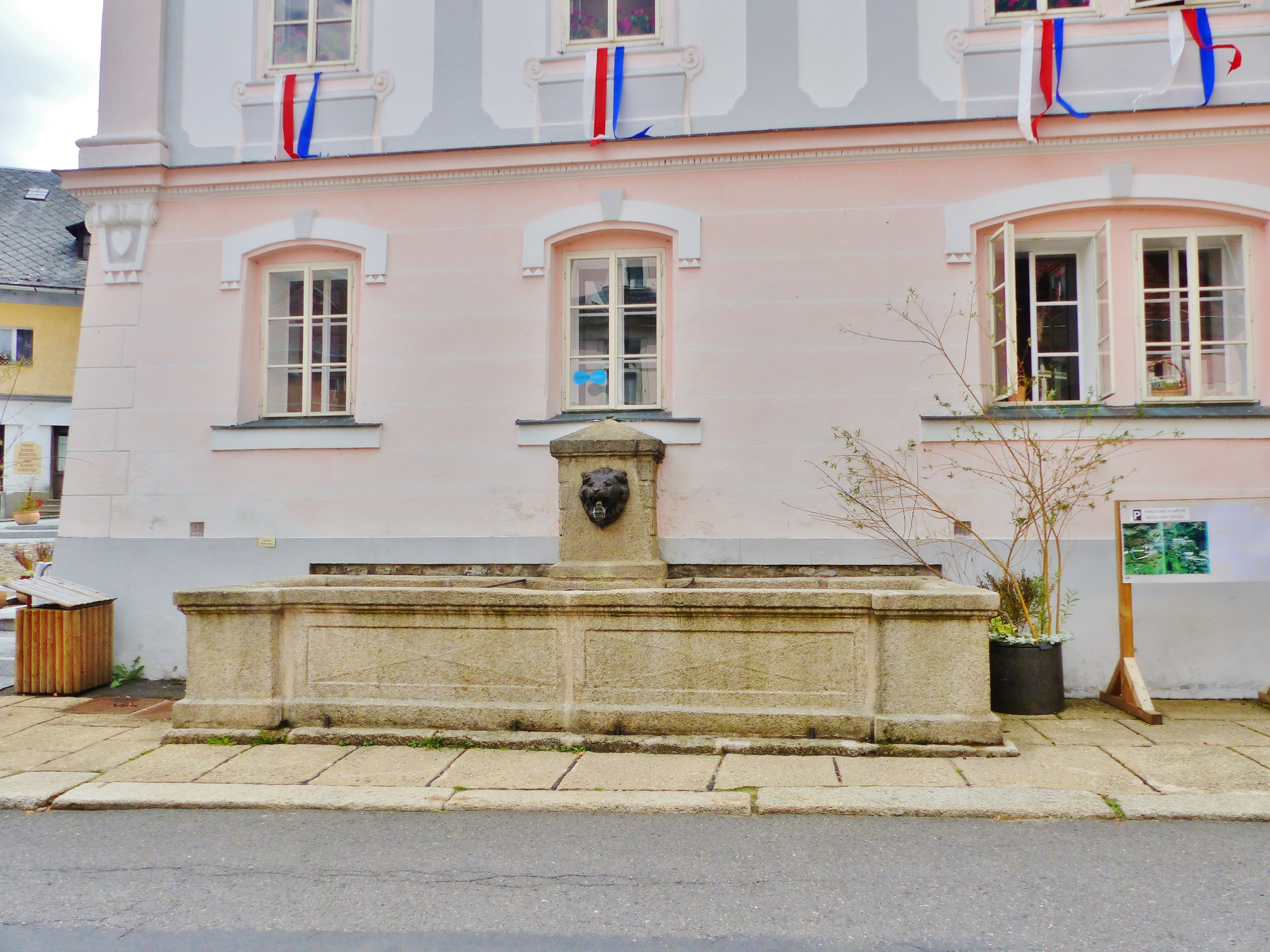 Bečov nad Teplou - městský úřad foto 4