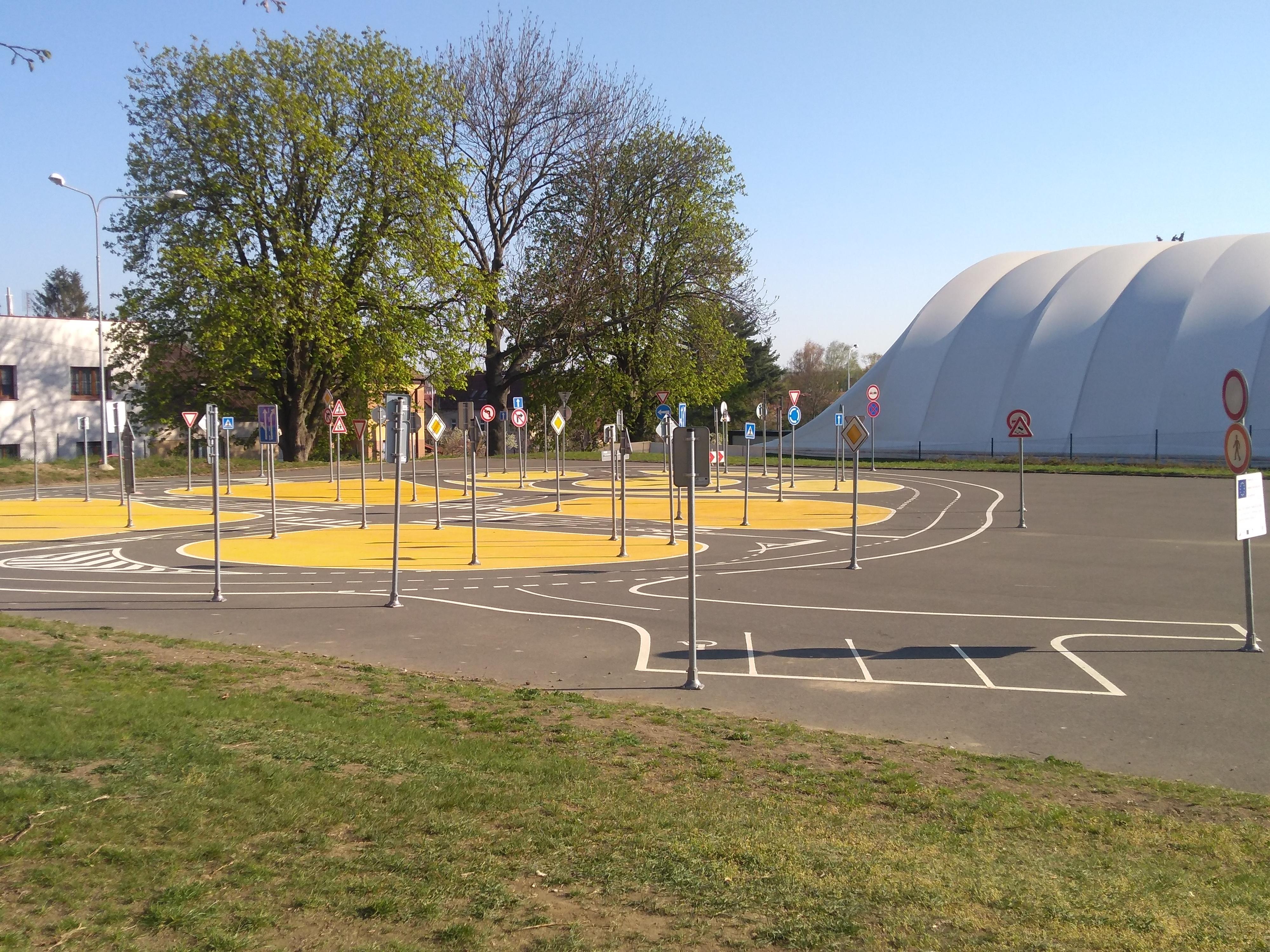 Michal Vecko - tenisové kurty a haly foto 1