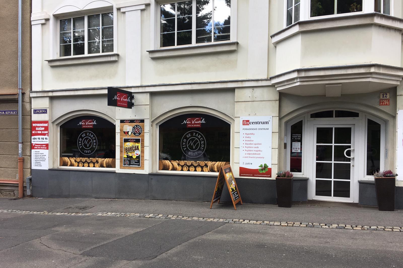 Naše Vinotéka - víno se zárukou