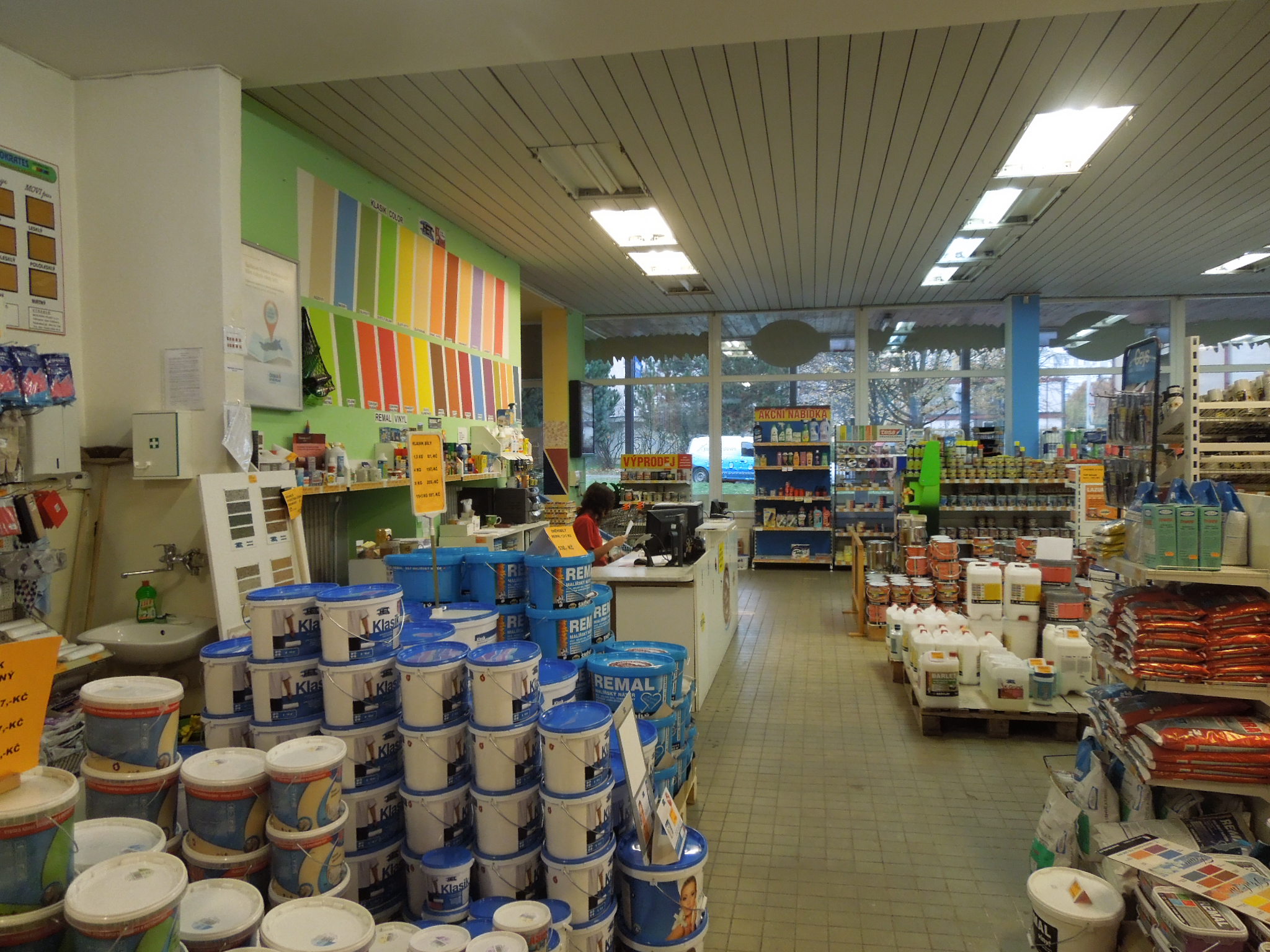 BARVY A LAKY DROGERIE foto 2