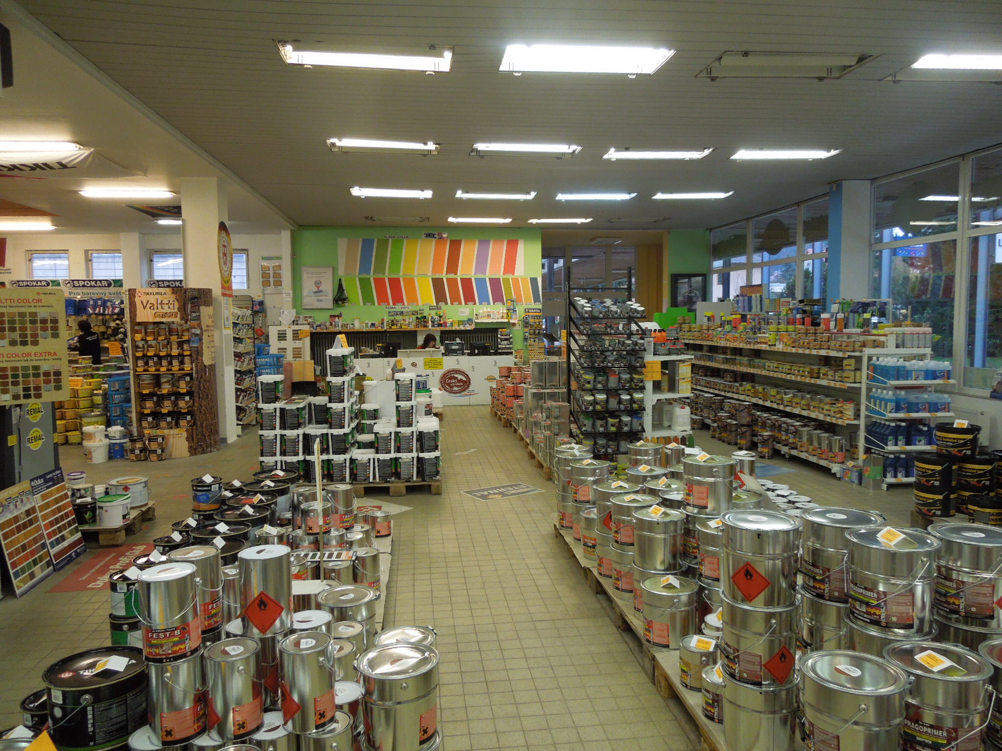 BARVY A LAKY DROGERIE foto 2