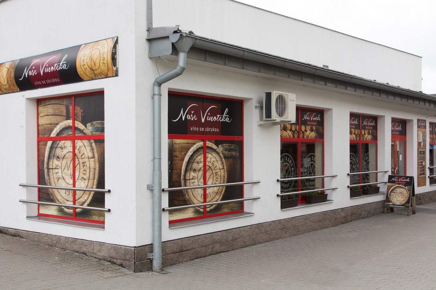 Naše Vinotéka - víno se zárukou