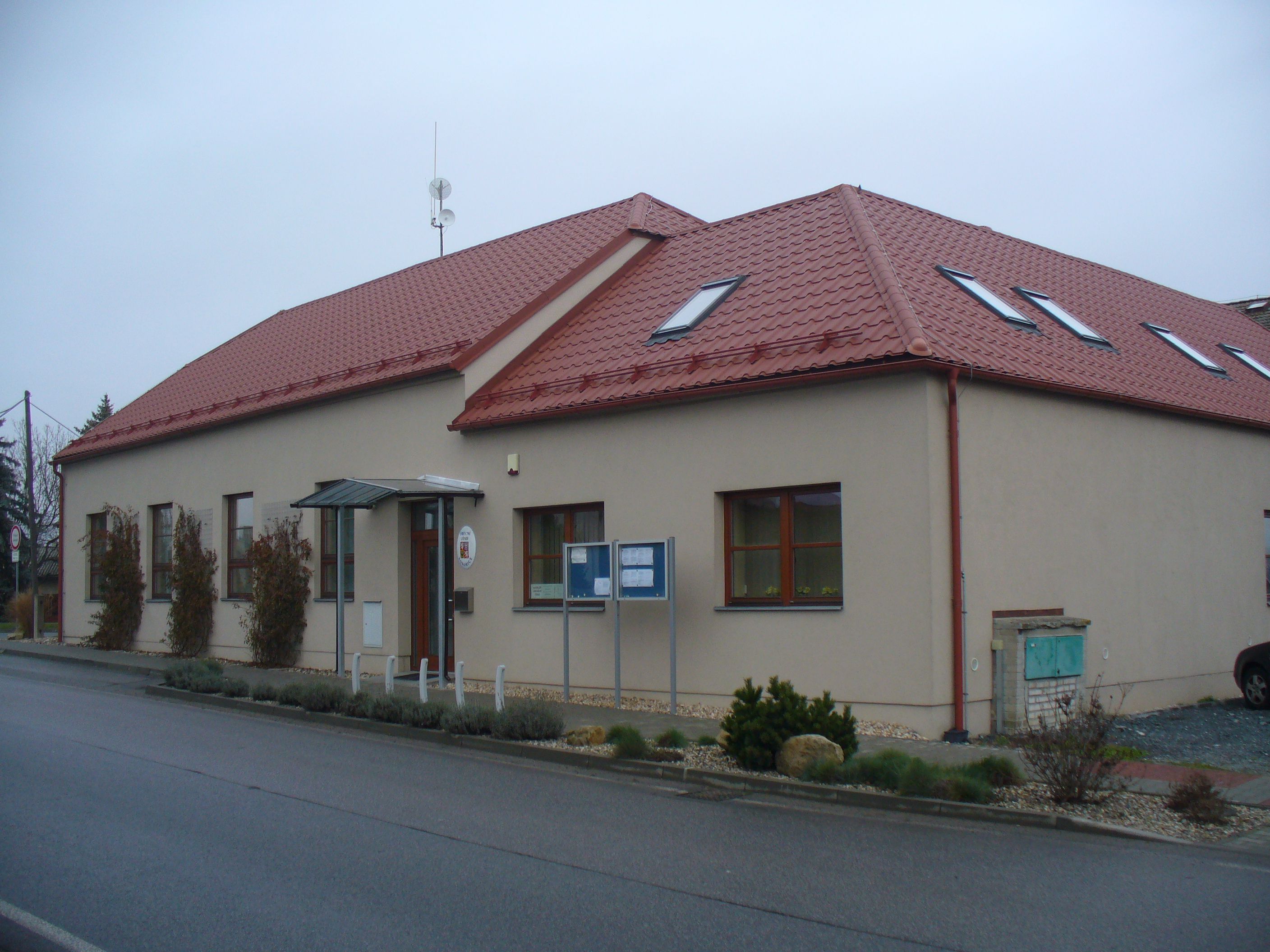 Kosořice - obecní úřad foto 2