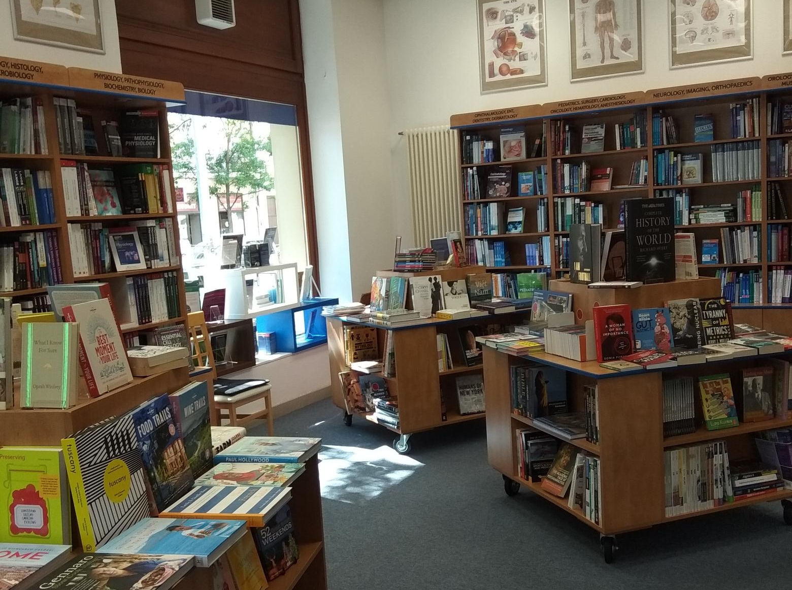 Knihkupectví Megabooks Praha Korunní foto 4