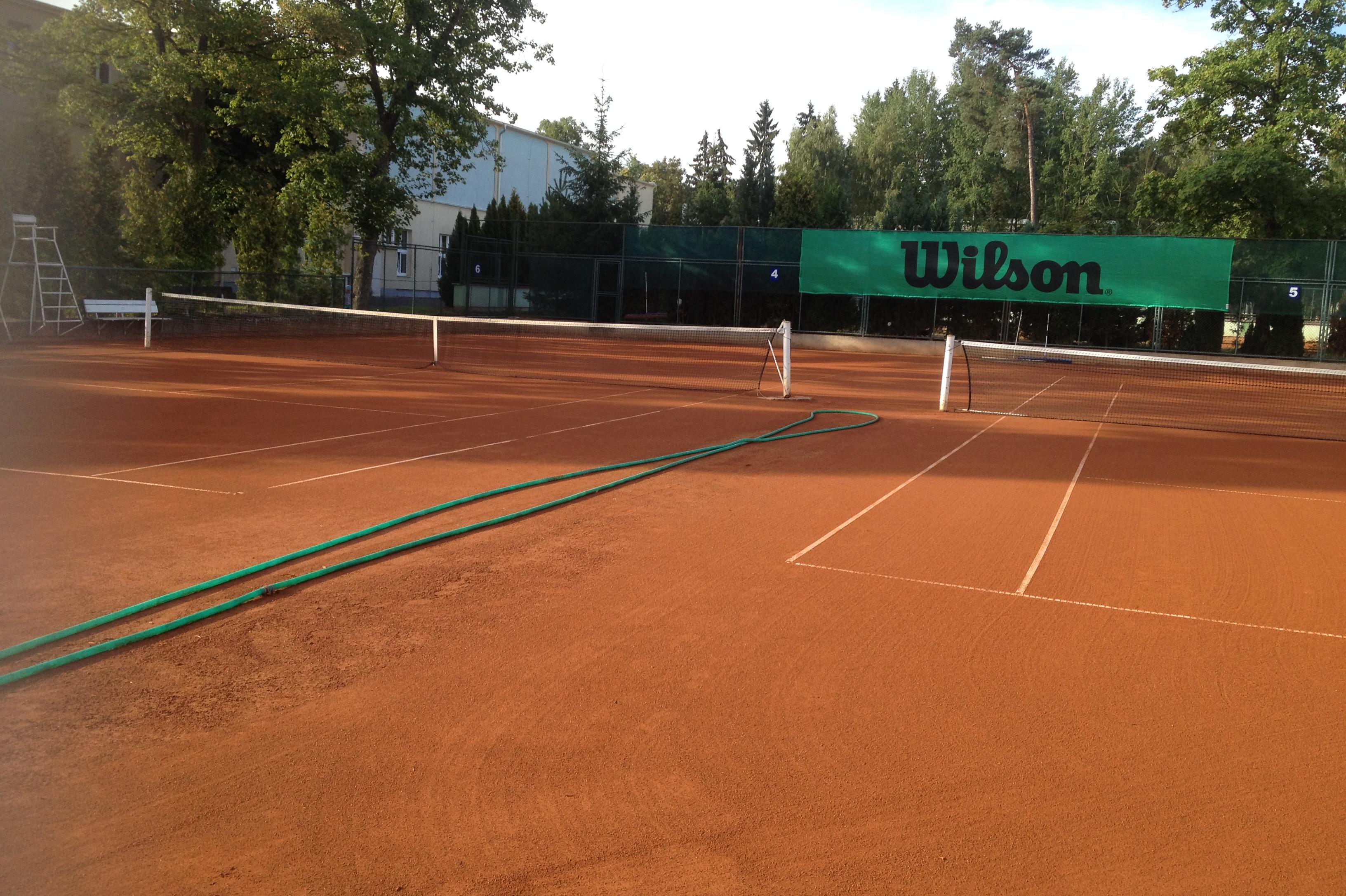 TENIS DLI SLETIŠTĚ foto 2