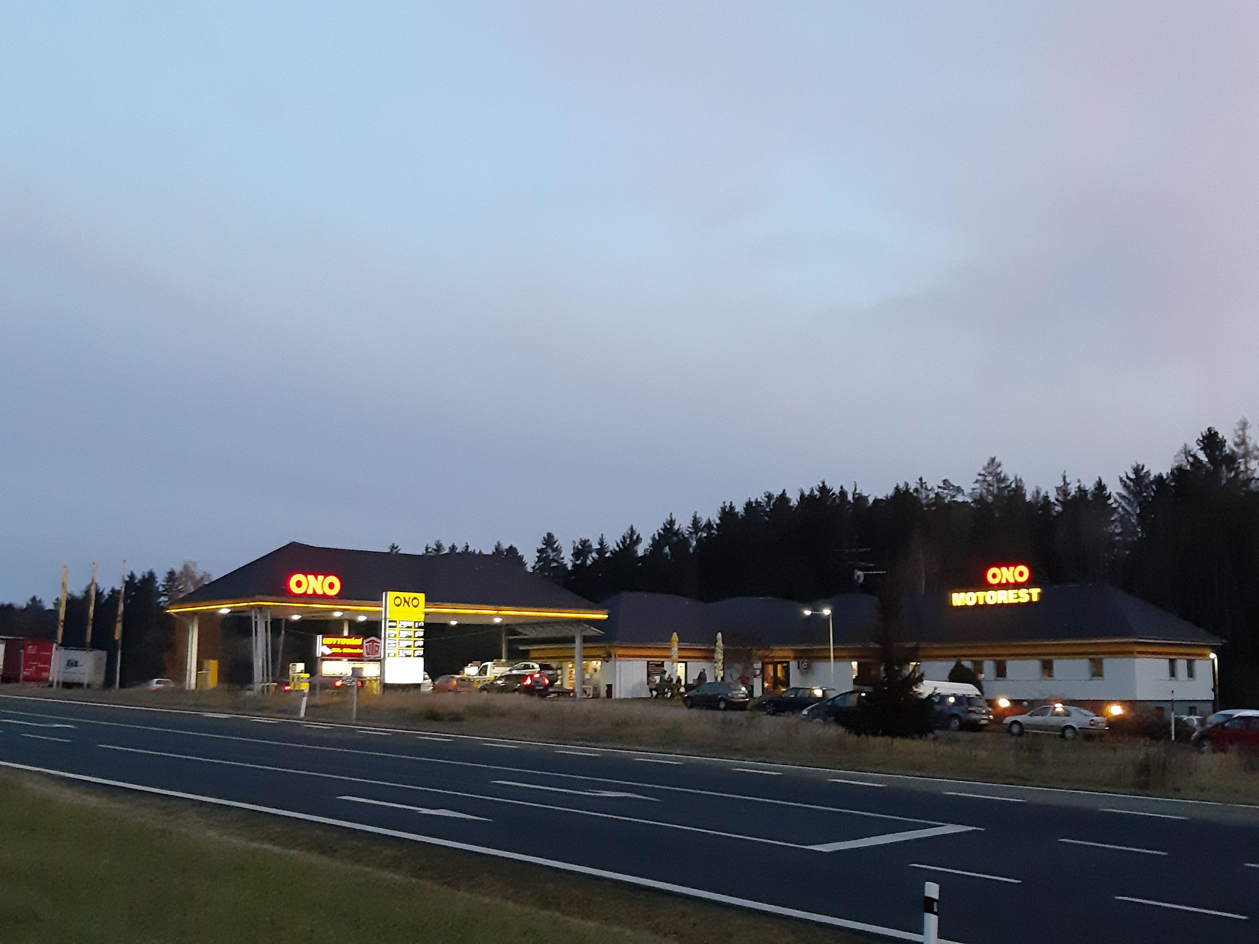 Občerstvení u čerpací stanice Tank ONO Podolí foto 1