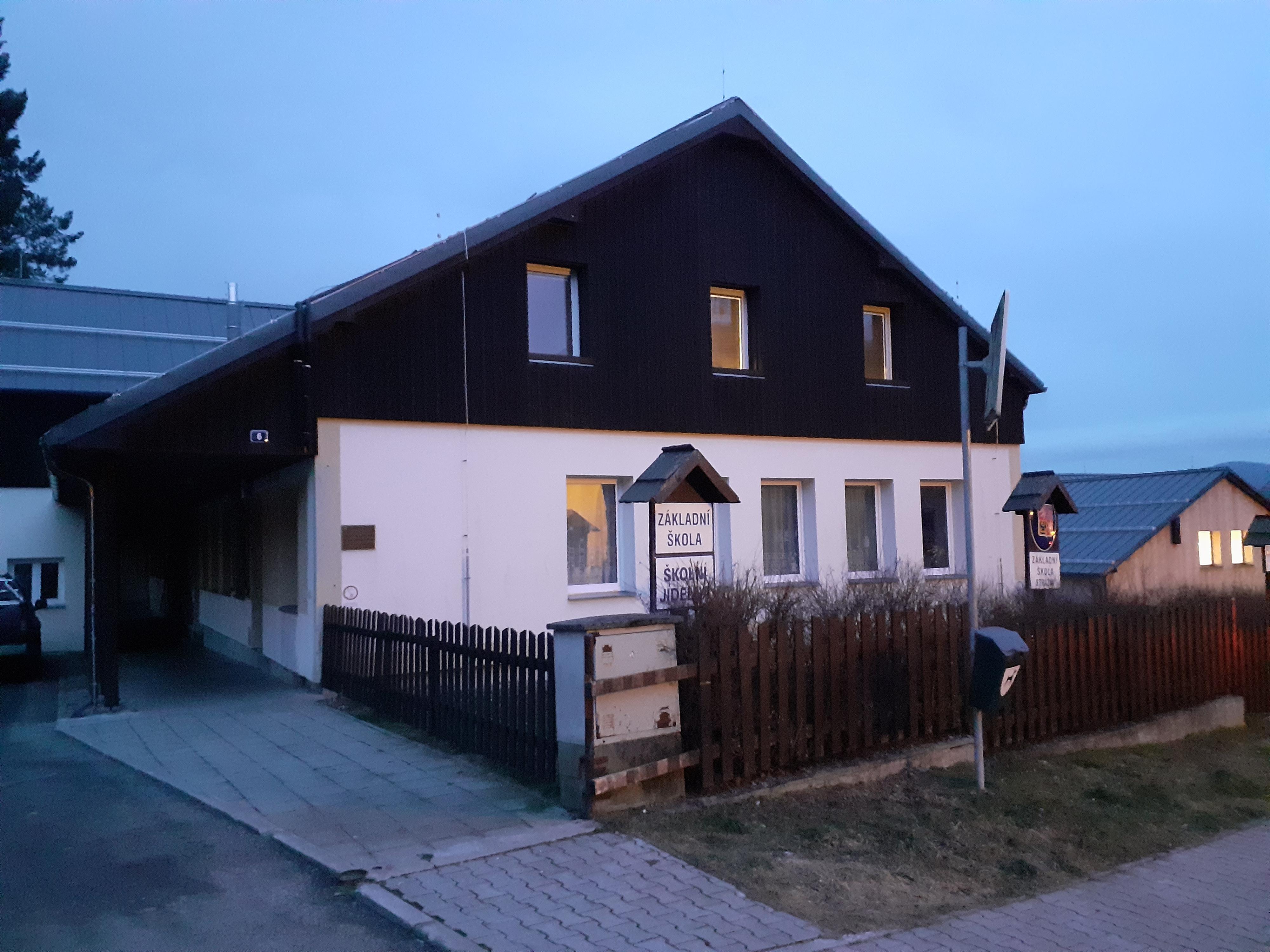 ZŠ a MŠ Strážný foto 2
