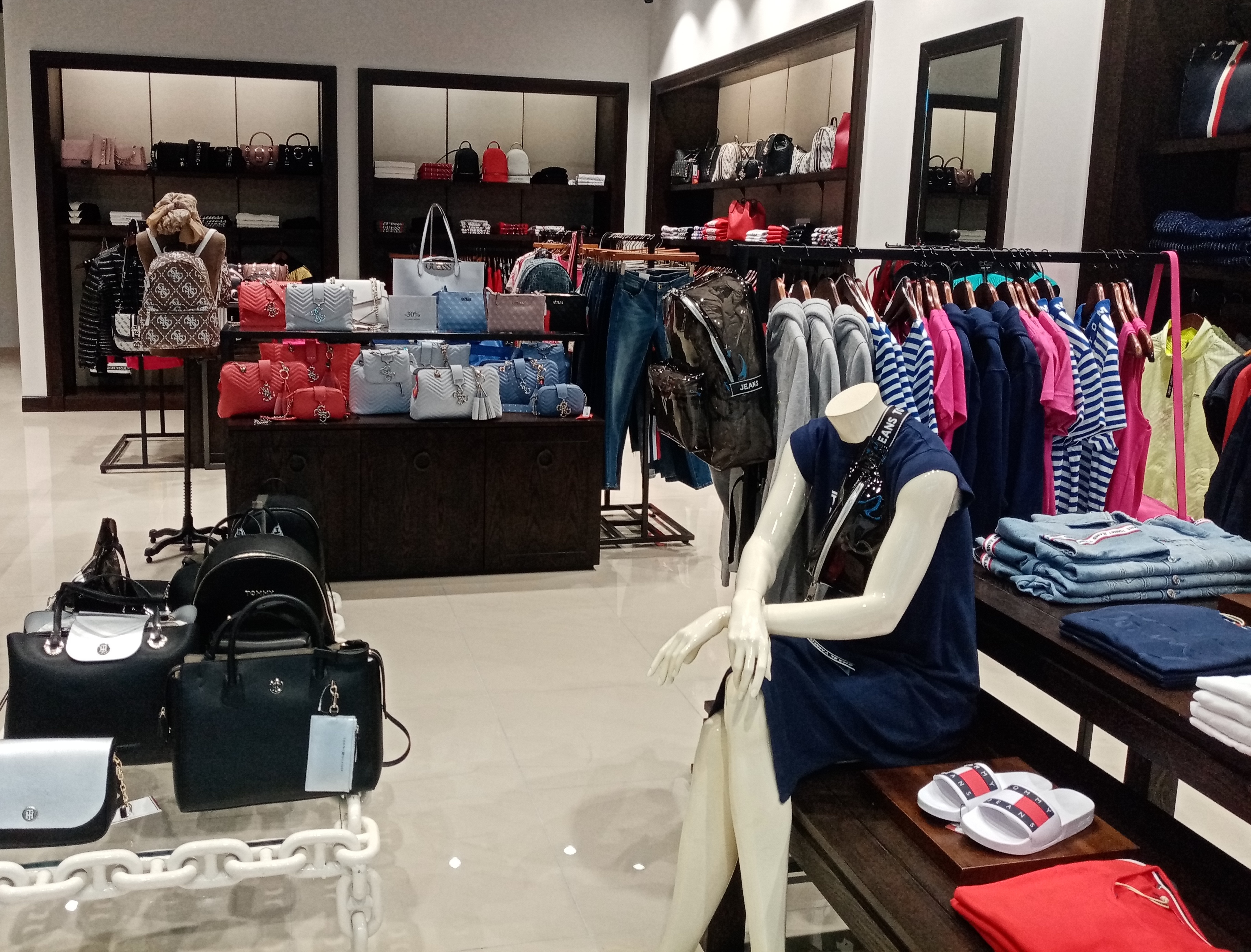 TOMMY JEANS – NELTEX cz foto 2
