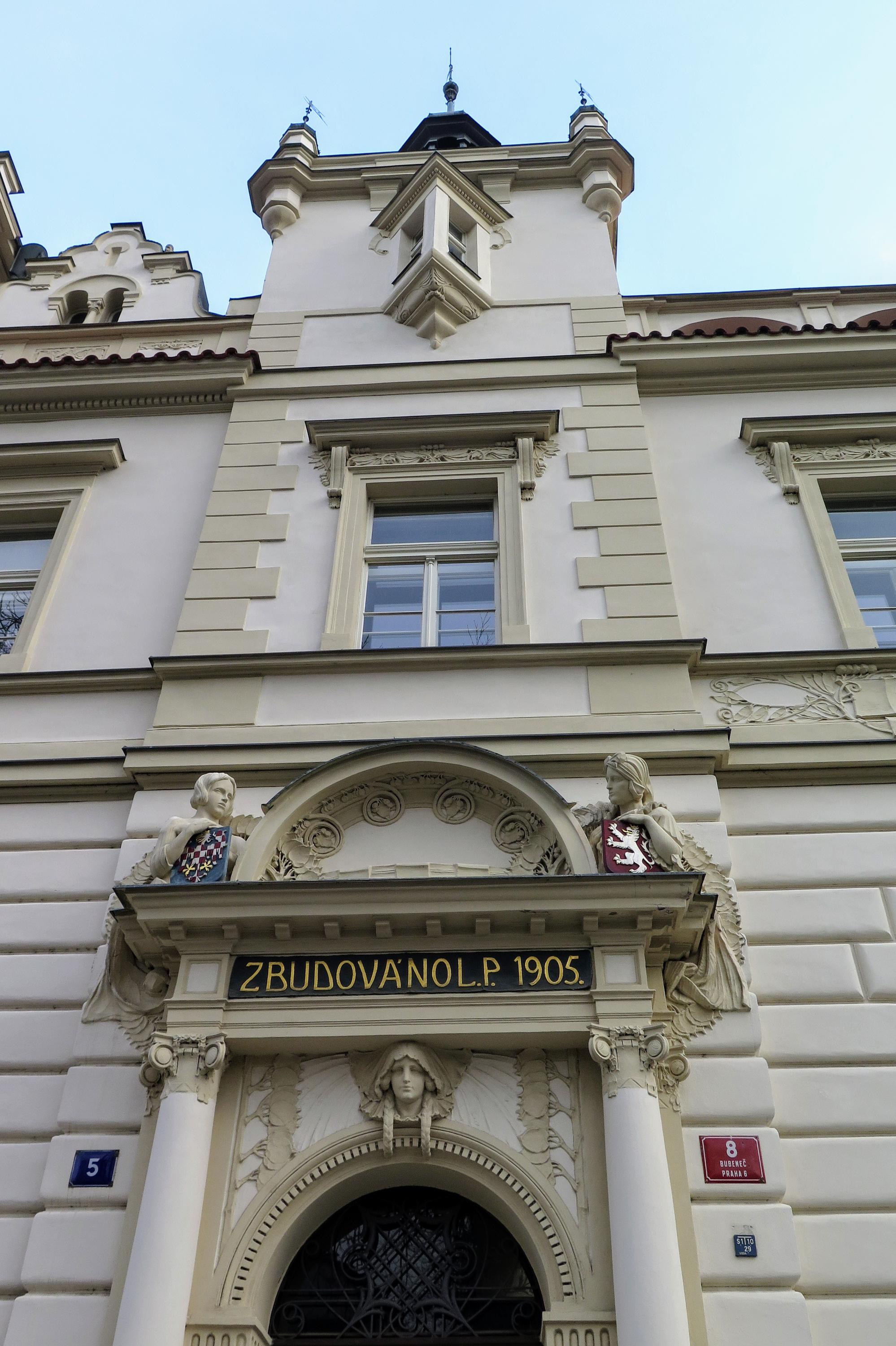 Obchodní akademie a Gymnázium Bubeneč foto 4