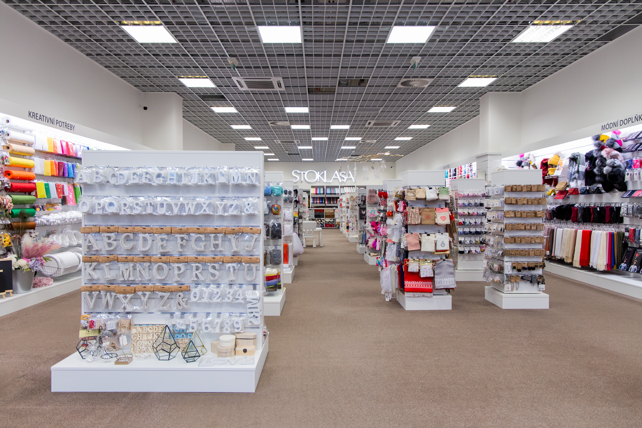 STOKLASA galanterie a látky foto 2