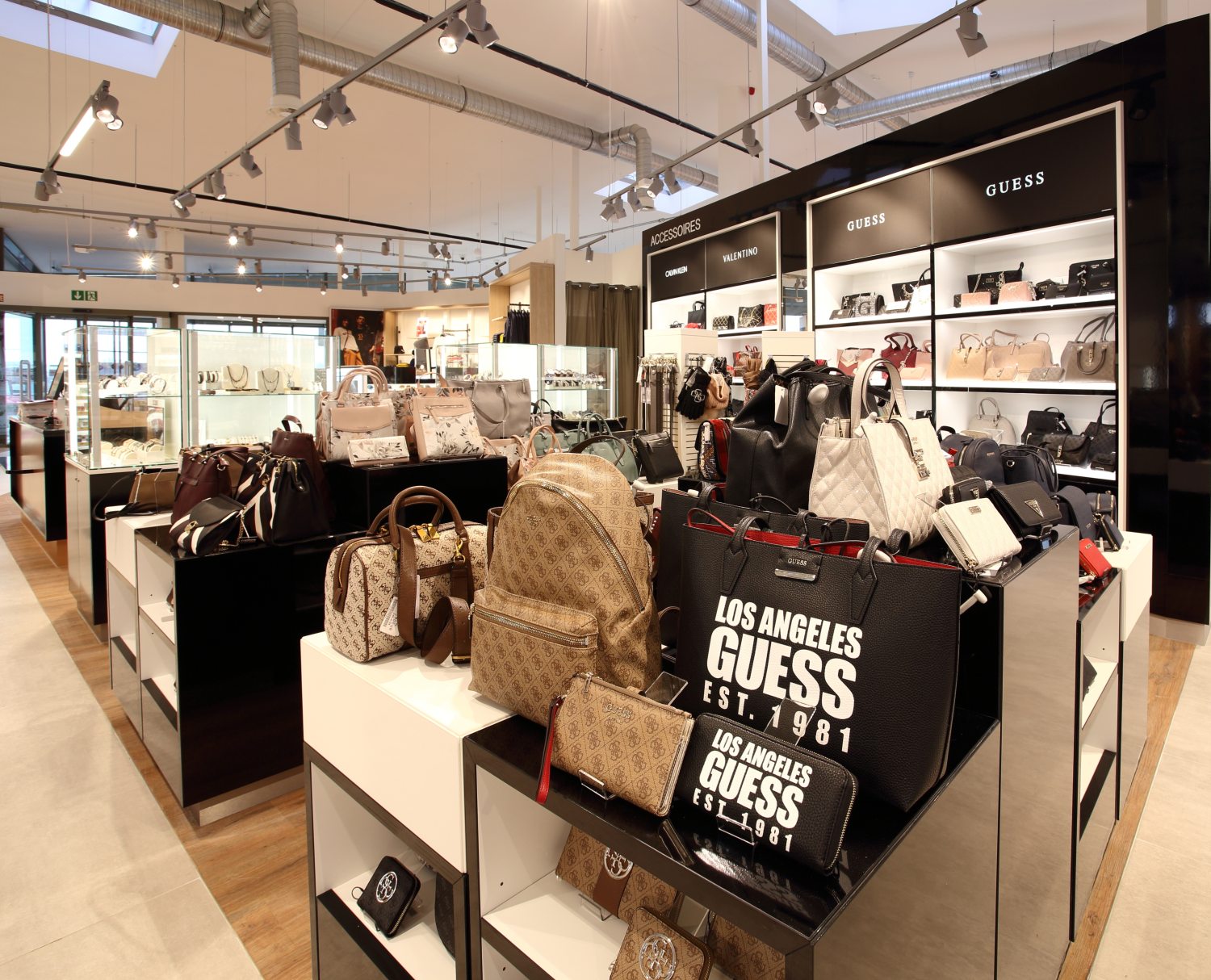 TRAVEL FREE SHOP