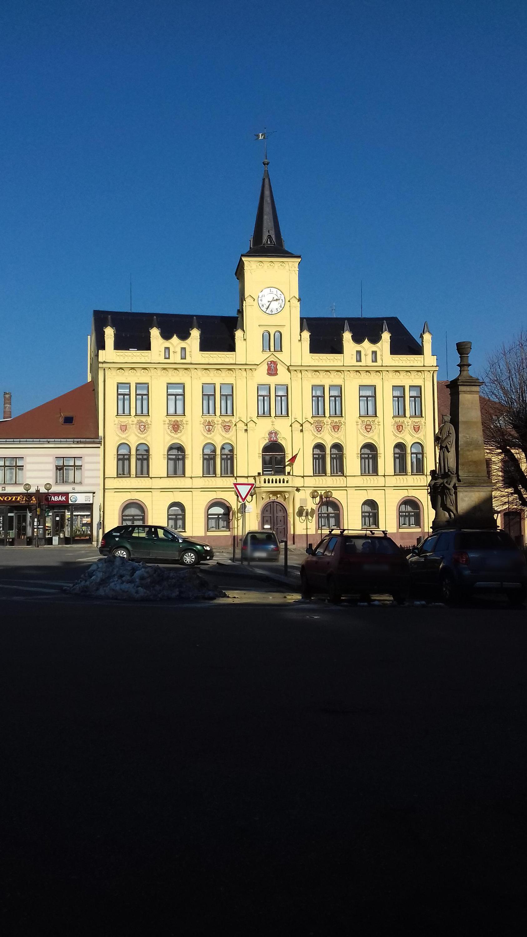Lomnice nad Popelkou - městský úřad foto 2
