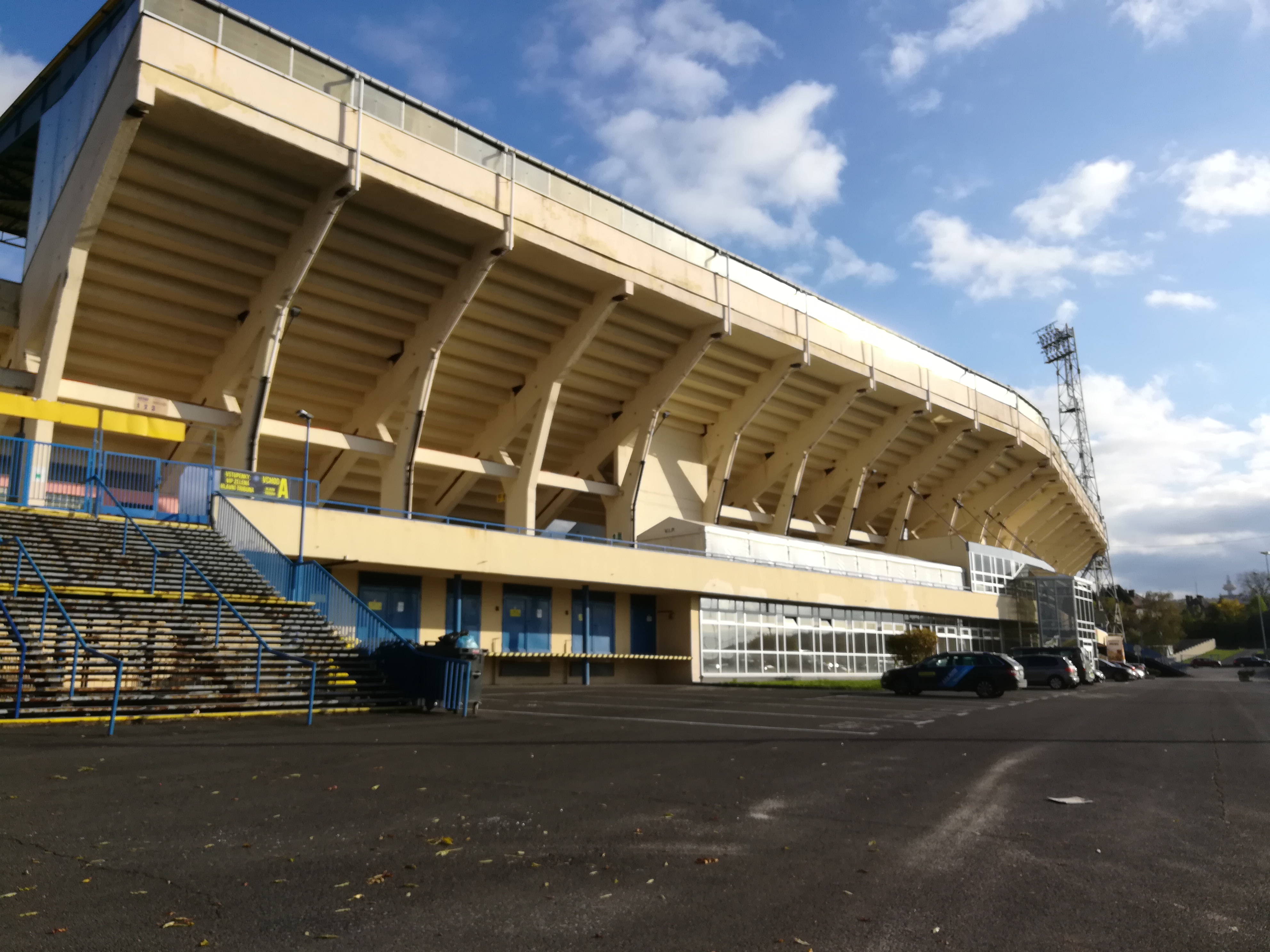 Fotbalový stadion Na Stínadlech foto 2