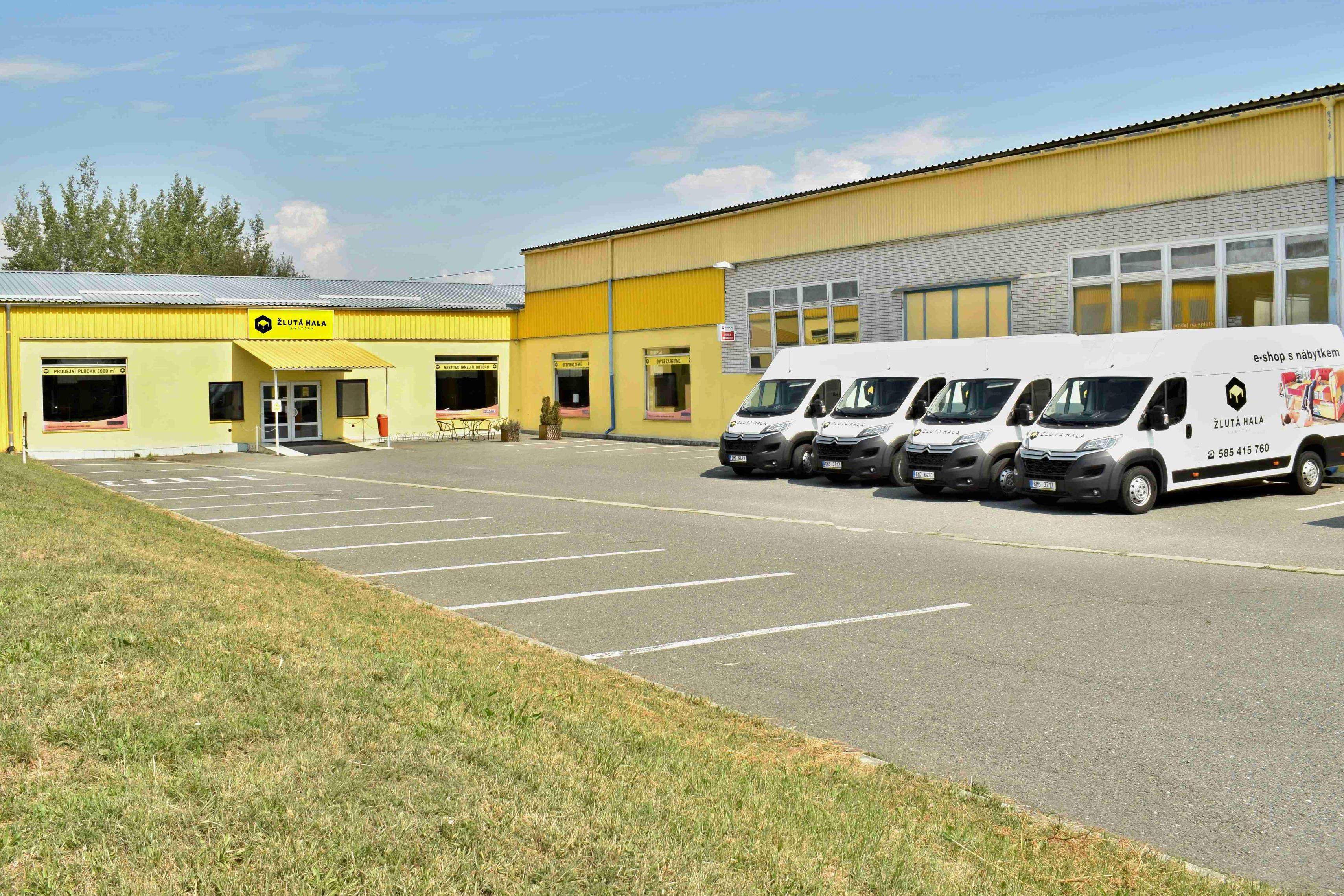 ŽLUTÁ HALA Nábytek foto 3