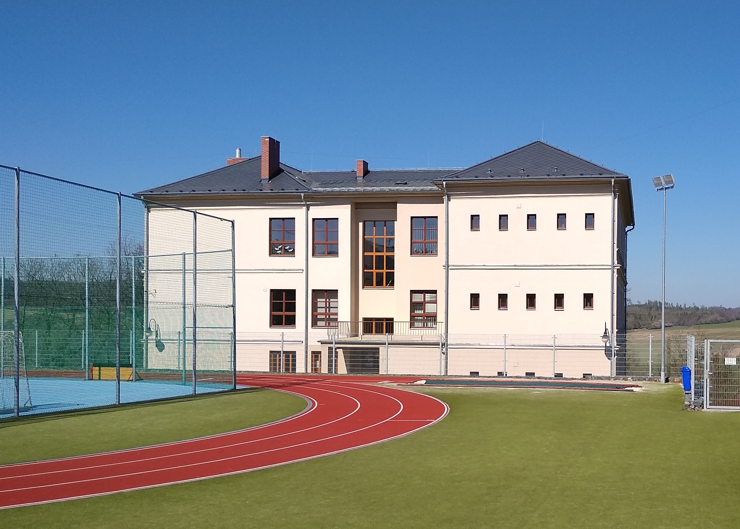 ZŠ a MŠ Horní Benešov, Školní foto 3