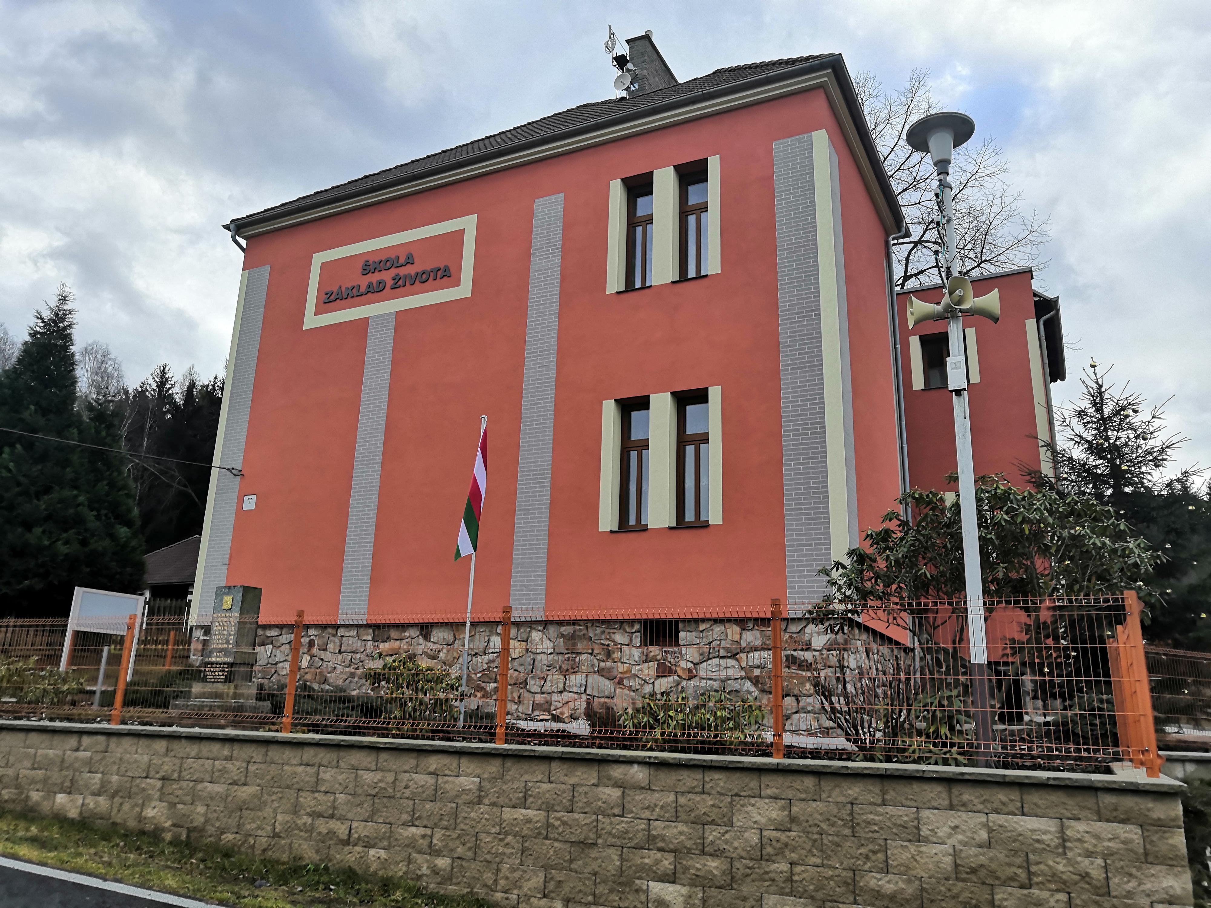 Malá Víska - obecní úřad foto 3