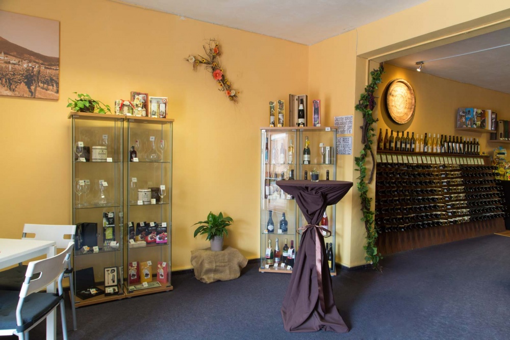 Naše Vinotéka - víno se zárukou foto 4