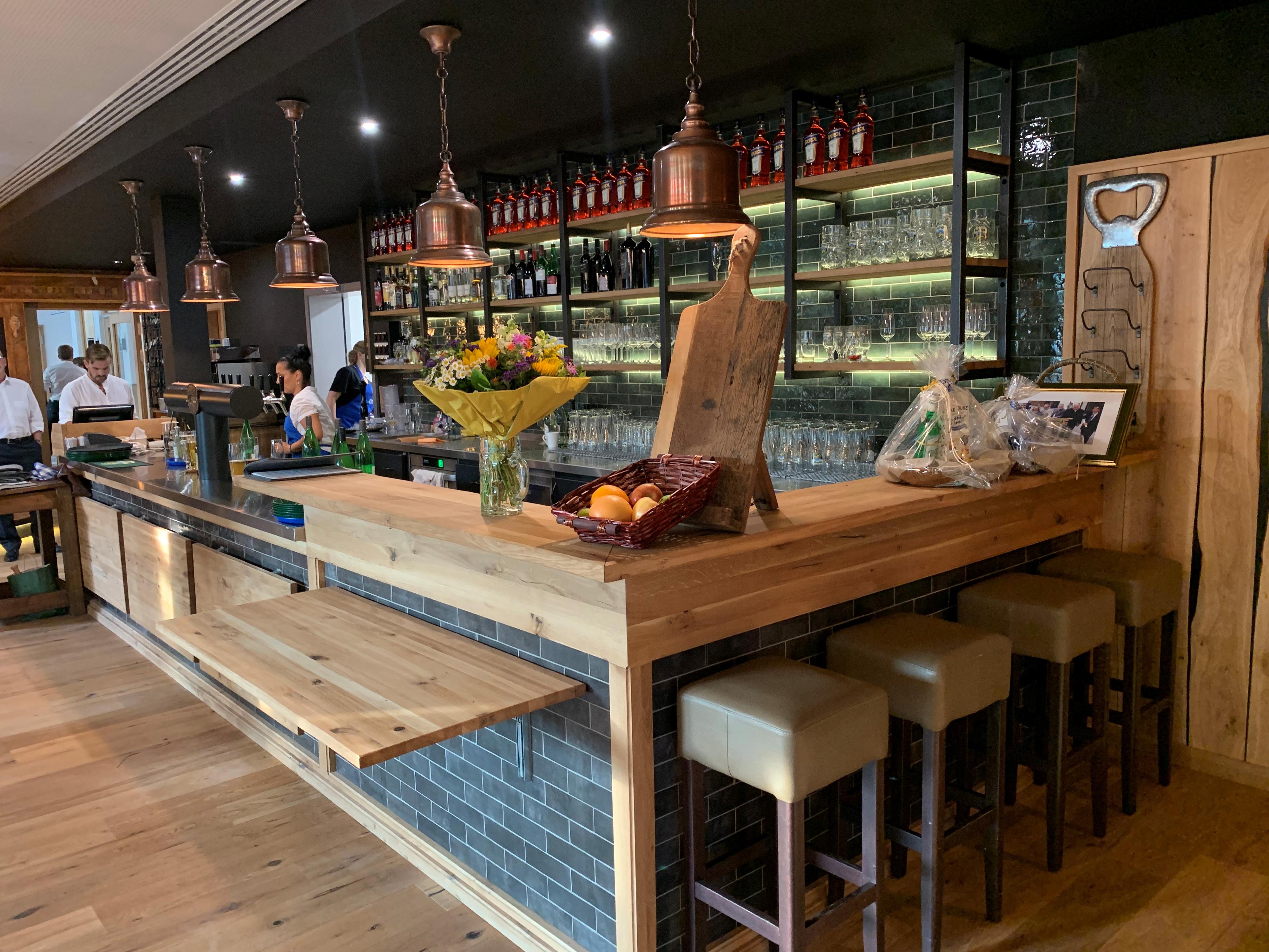 USULIO HOLDING foto 4