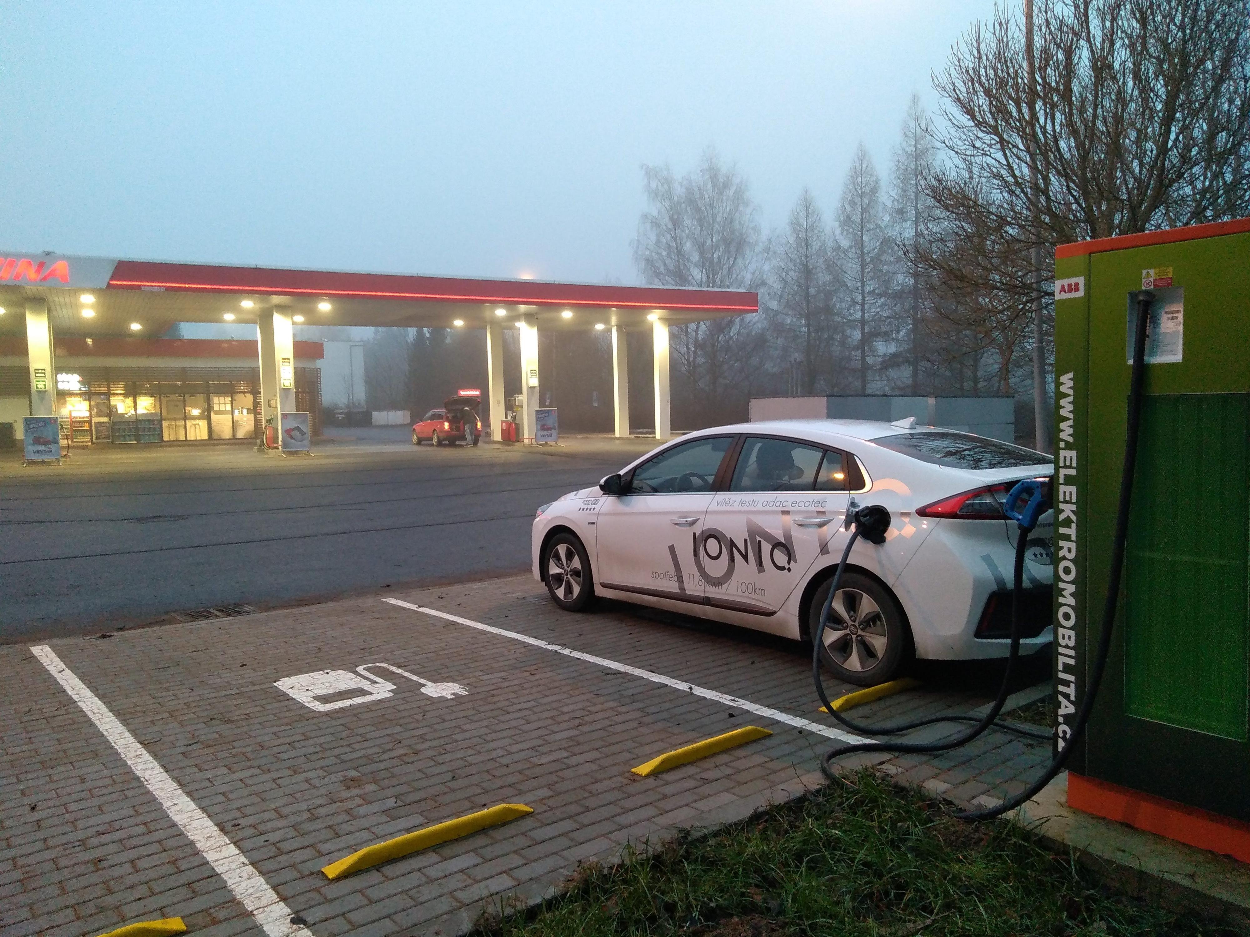 Nabíjecí stanice ČEZ foto 2