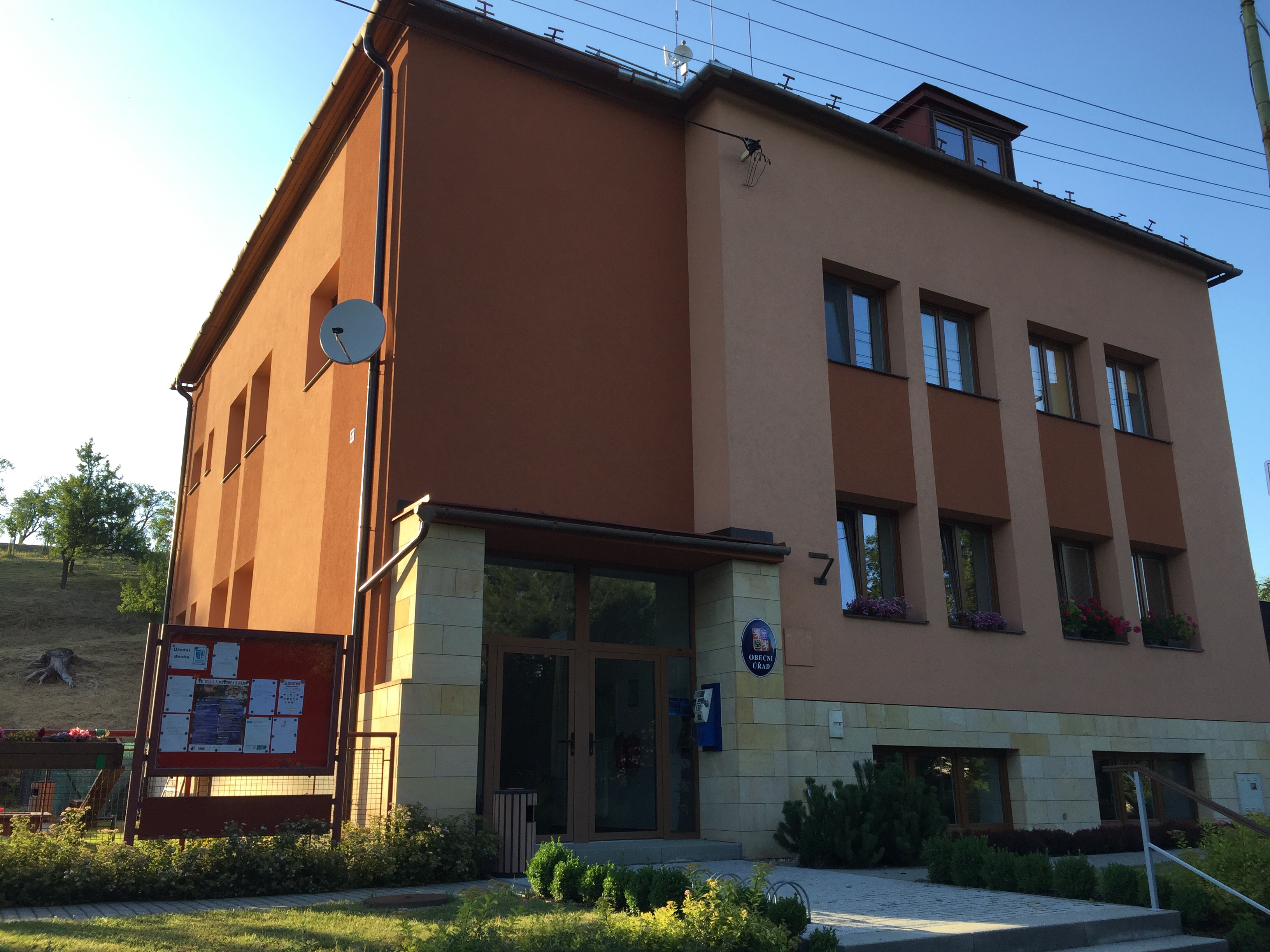 Valašské Příkazy - obecní úřad foto 1