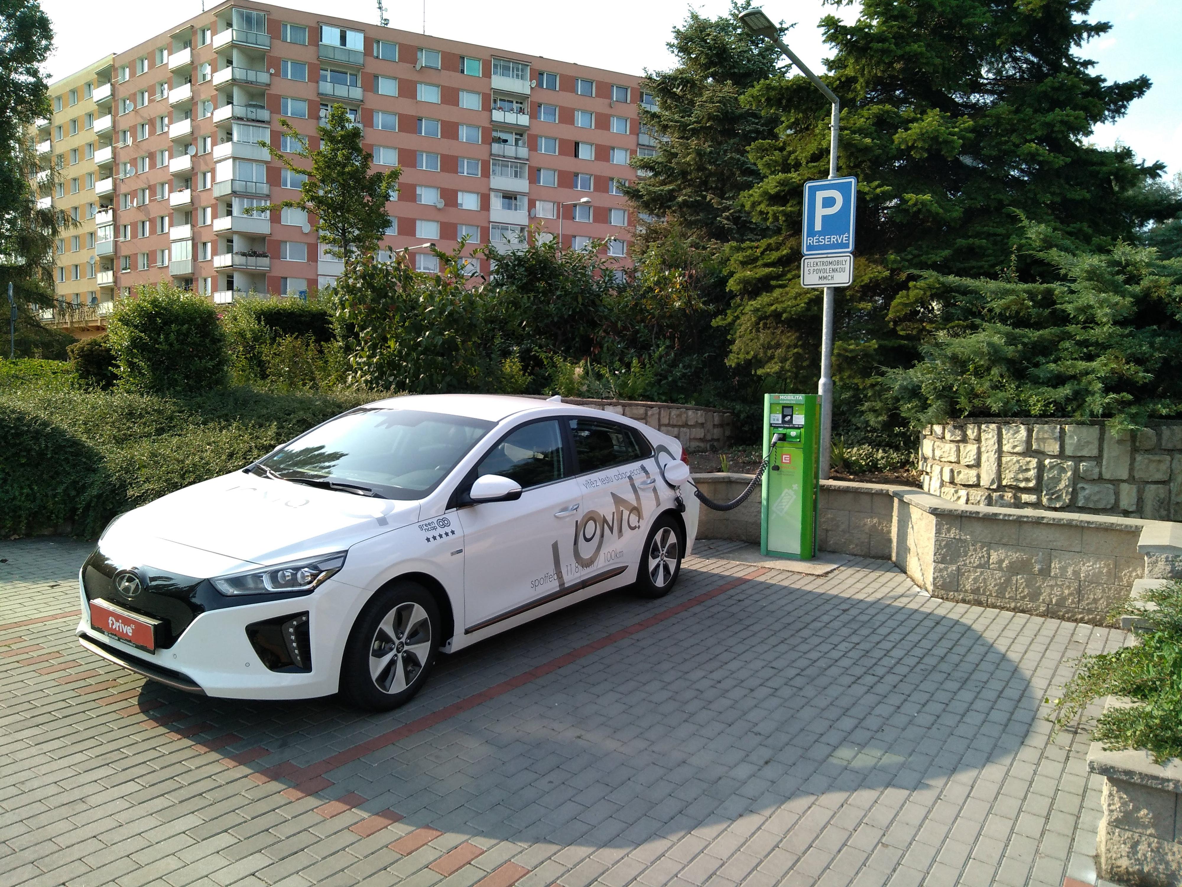 Dobíjecí stanice ČEZ