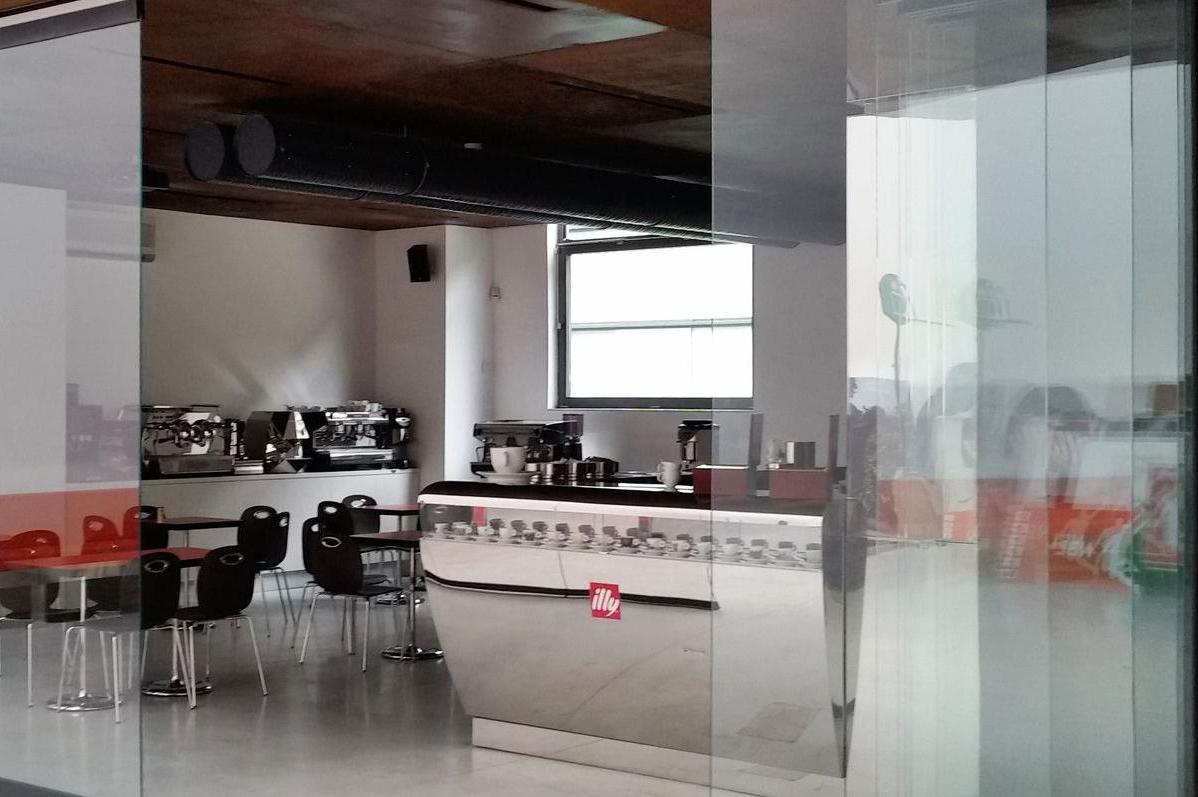 Přestavitelné a mobilní skleněné příčky a stěny