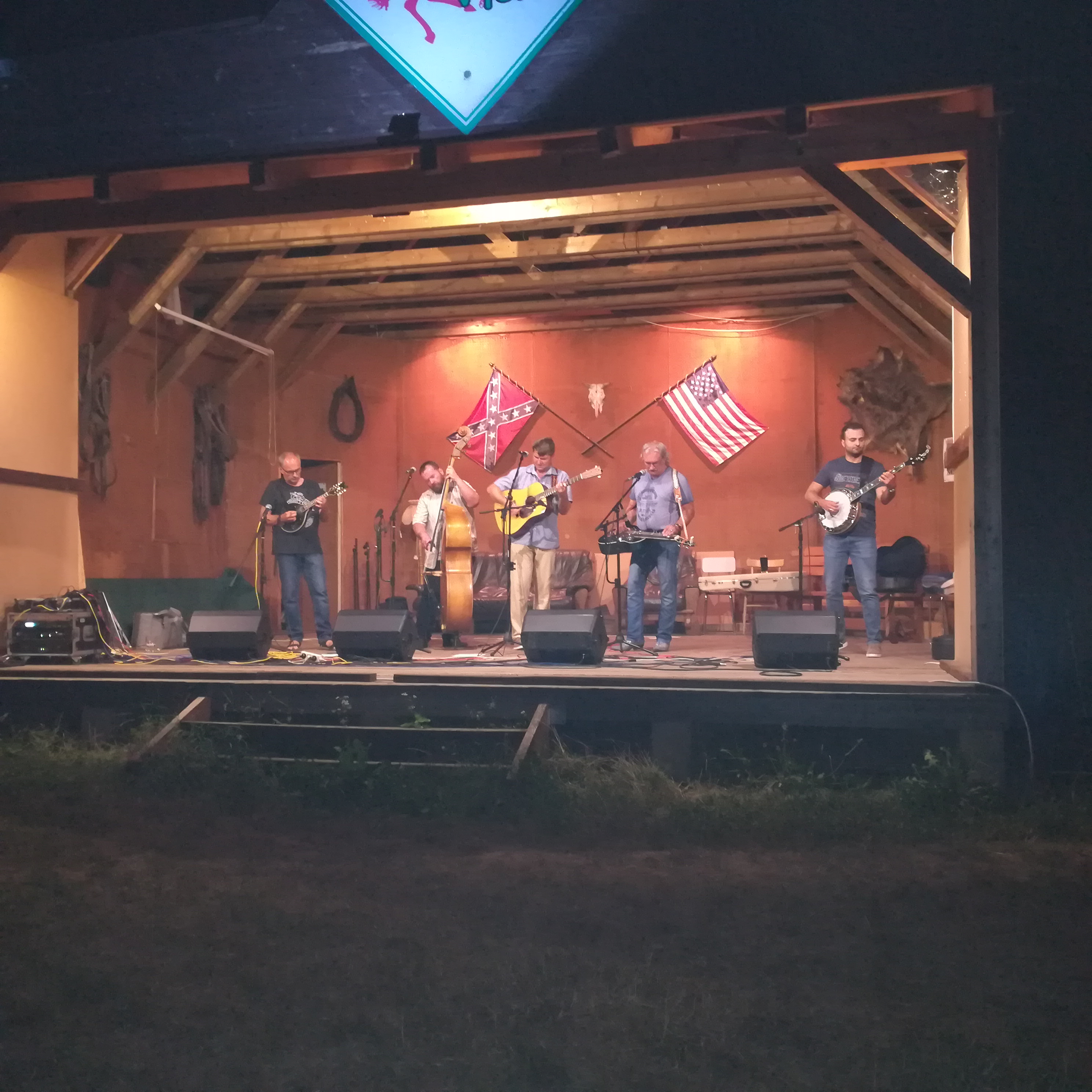 Country saloon v jeteli