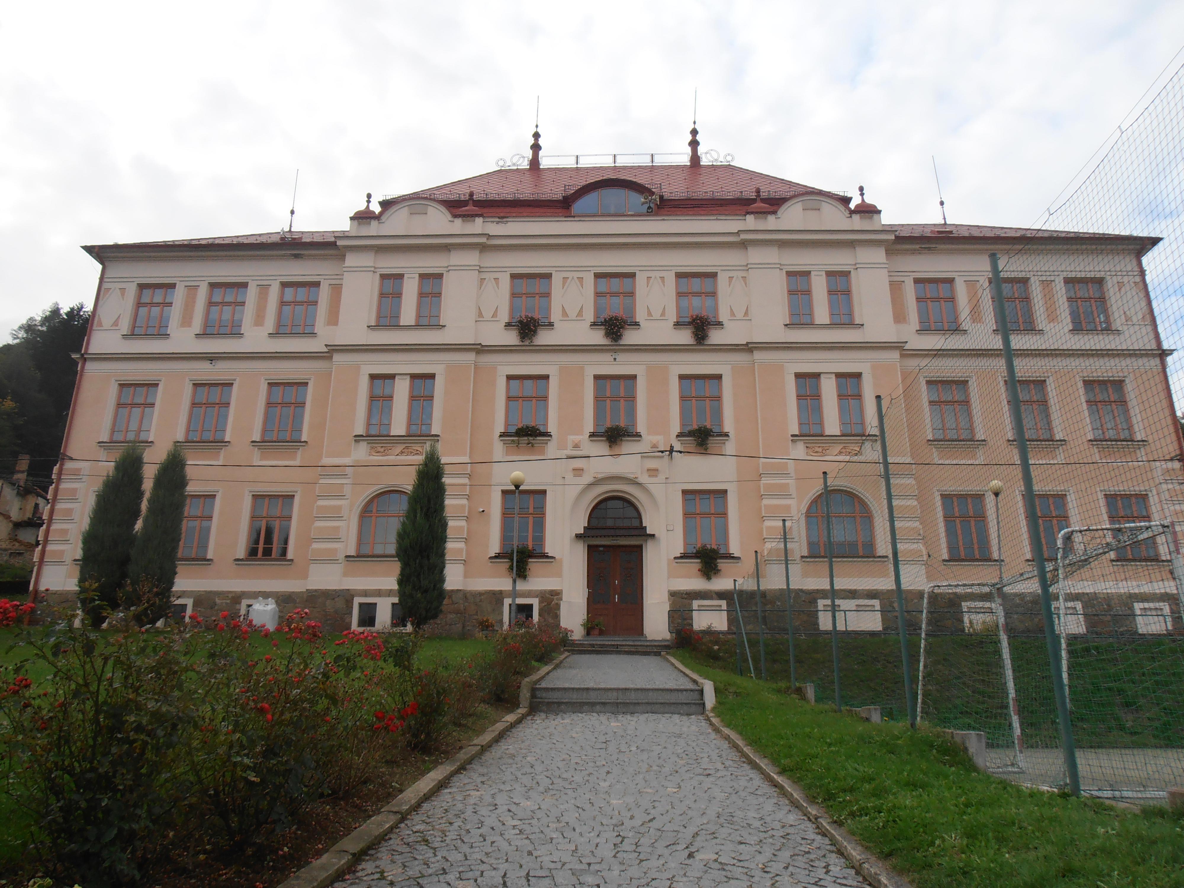 Základní škola a Mateřská škola Jimramov foto 2