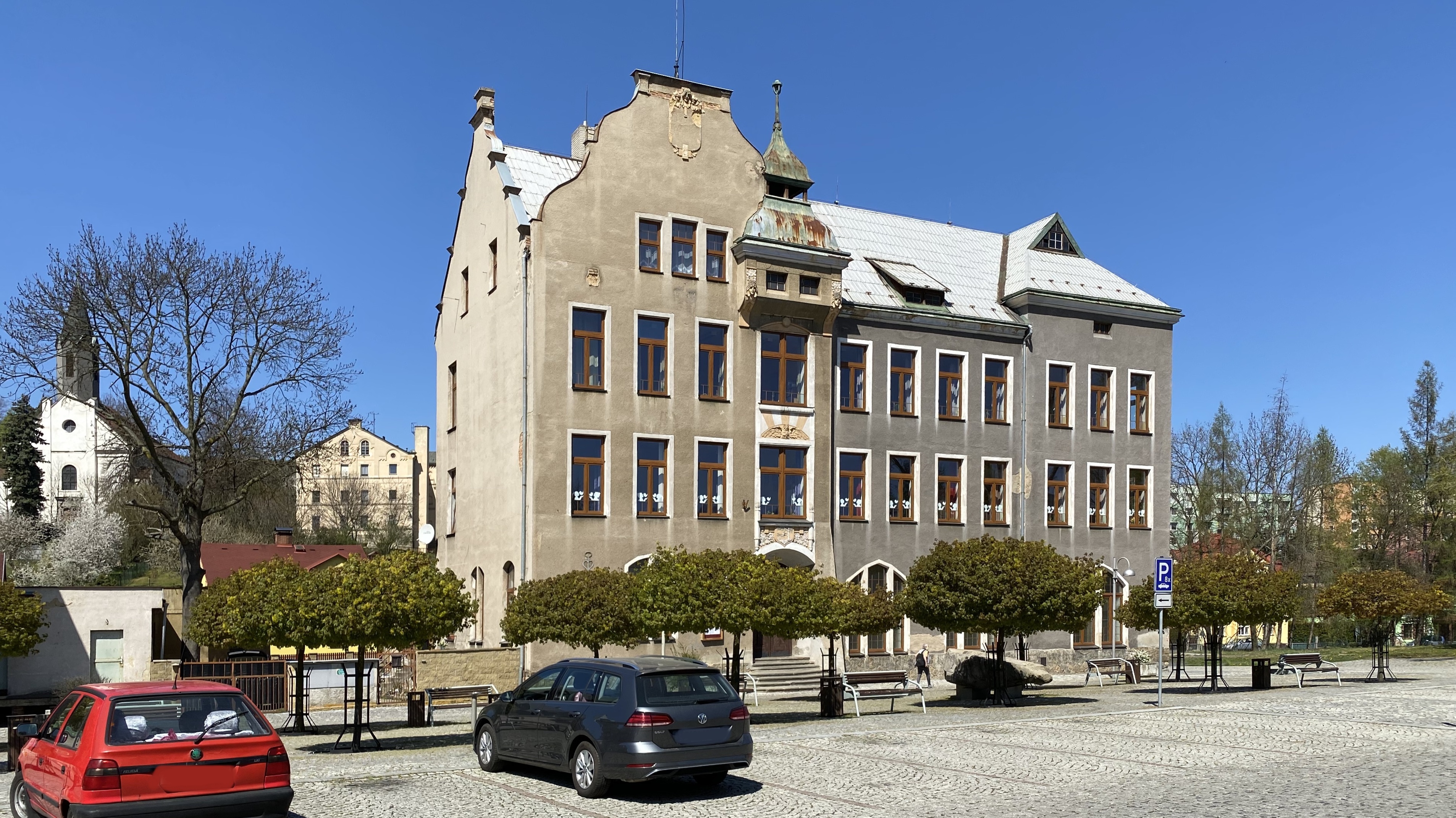 ZŠ a MŠ Jílové, Mírové nám. foto 2