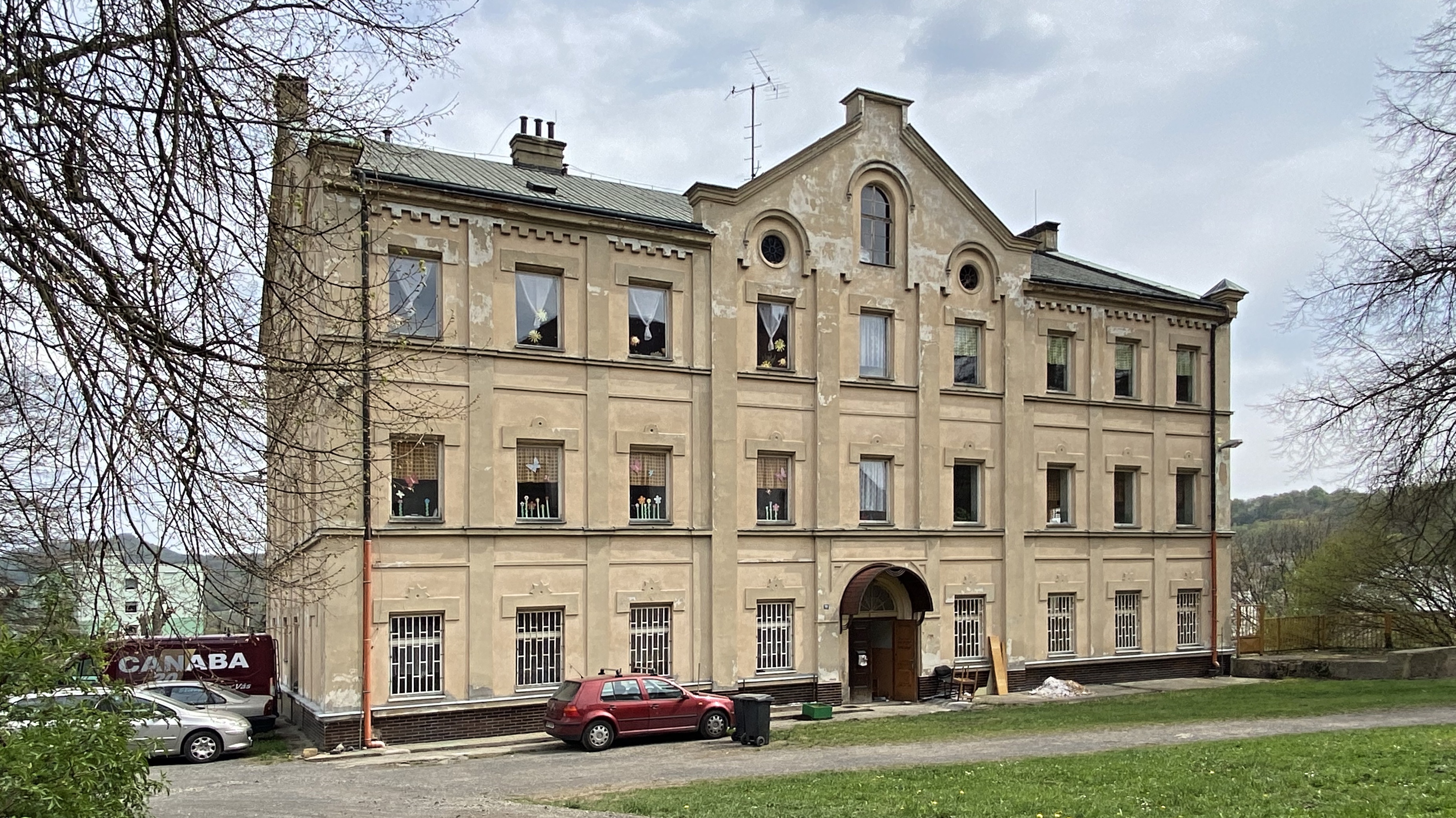 ZŠ a MŠ Jílové, Kostelní foto 2